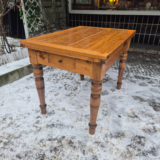 Antiker Gründerzeit Tisch - ausziehbar mit gedrechselten Füßen & Schublade
