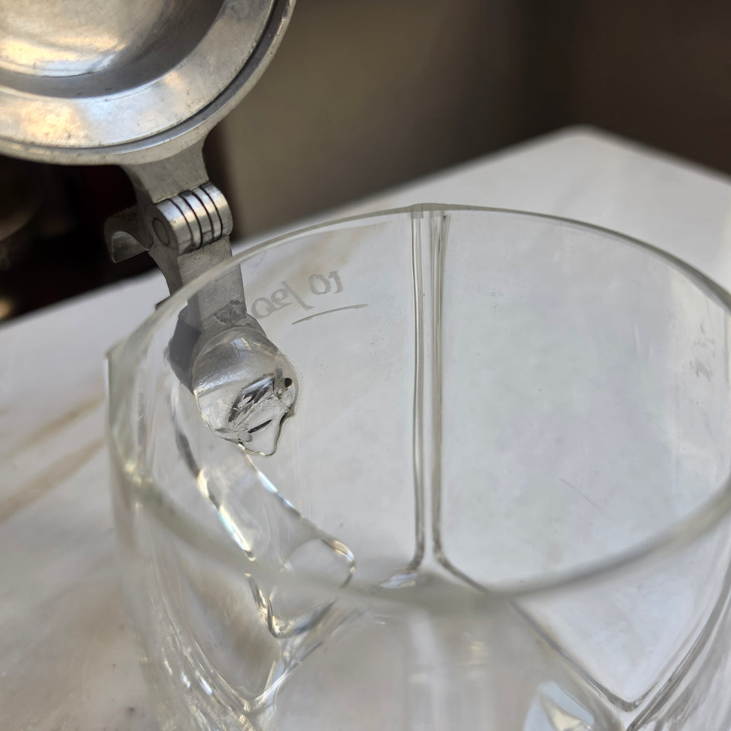 Antiker Glasbierkrug mit Zinndeckel – Historische „R. Schwamm“ Gravur