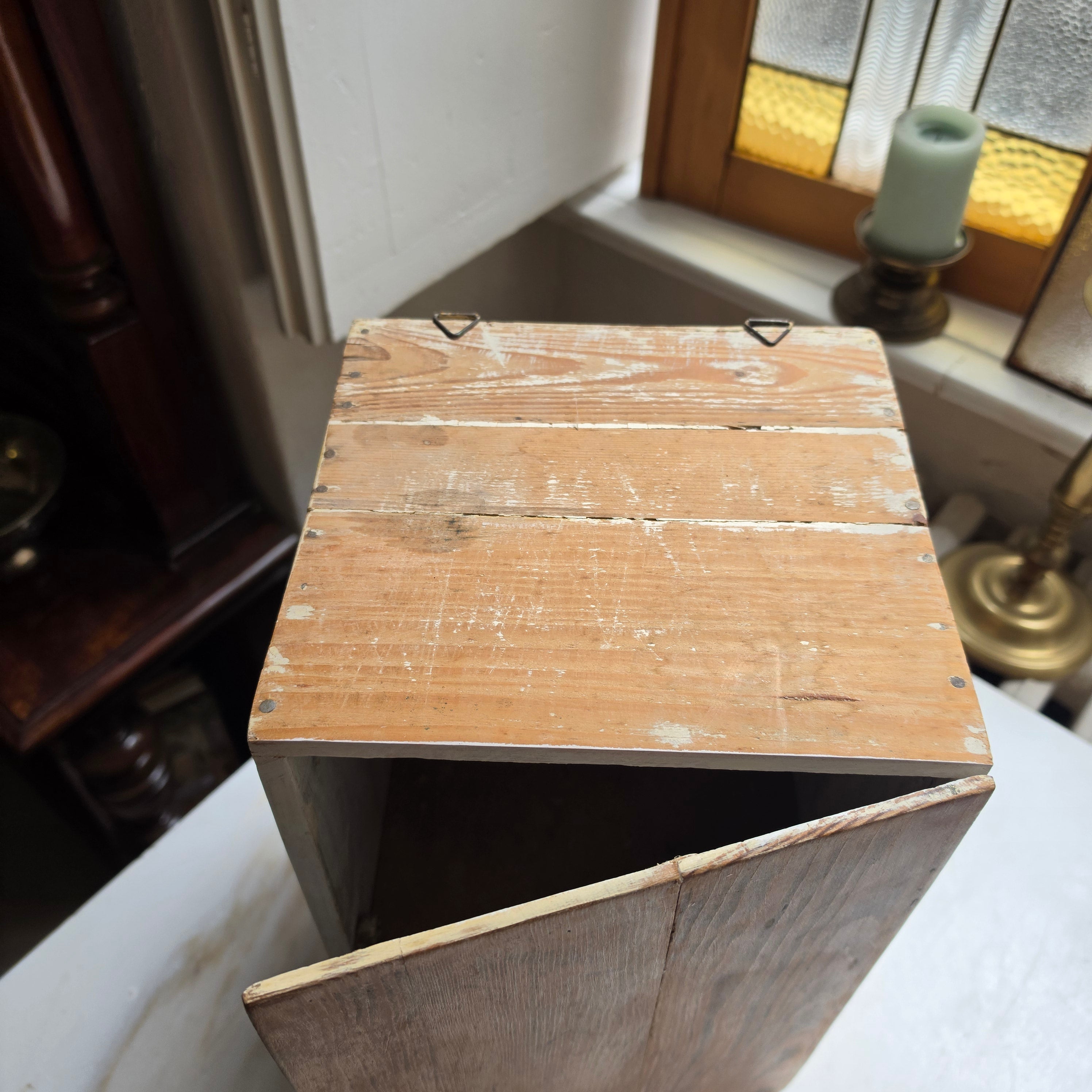 Rustikale Vintage-Holzkiste mit Deckel & Innenfach – Charmanter Holzkasten im Shabby Chic - Landhausstil