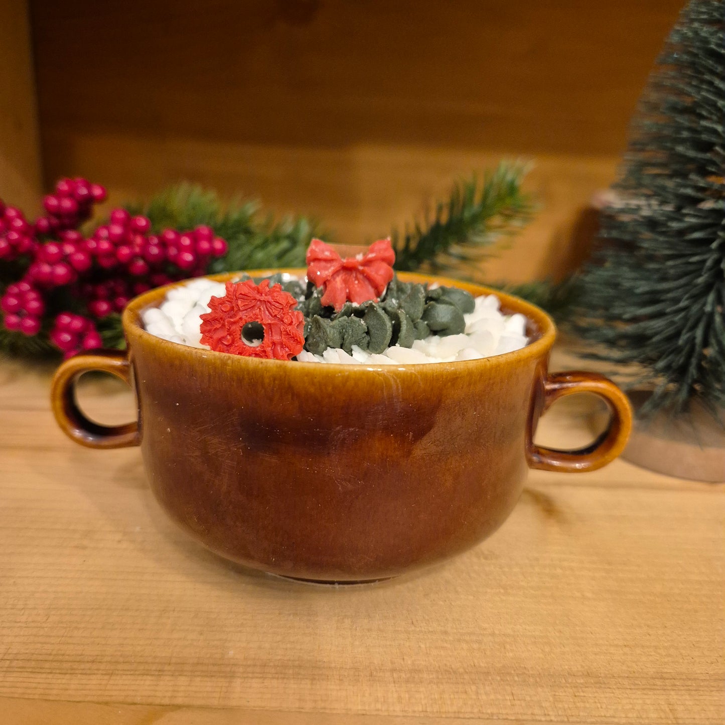 Handgemachte Sojawachskerze Weihnachtesgeschenk Sahne Dessert in Antiker Keramik Suppentasse GDR