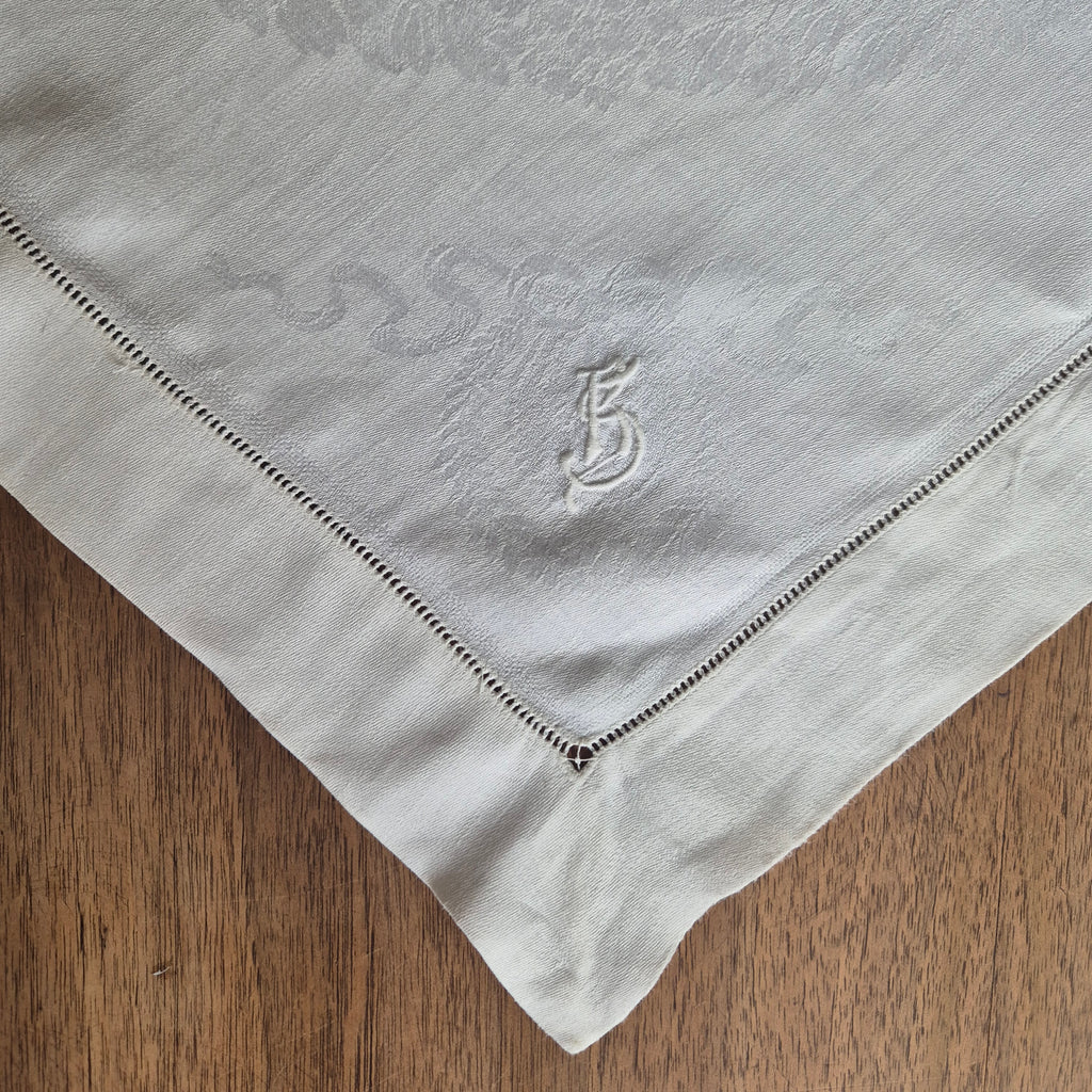 Antike Jugendstil Mitteldecke / Serviette mit Monogramm R.S weiß Damast