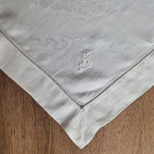 Antike Jugendstil Mitteldecke / Serviette mit Monogramm R.S weiß Damast