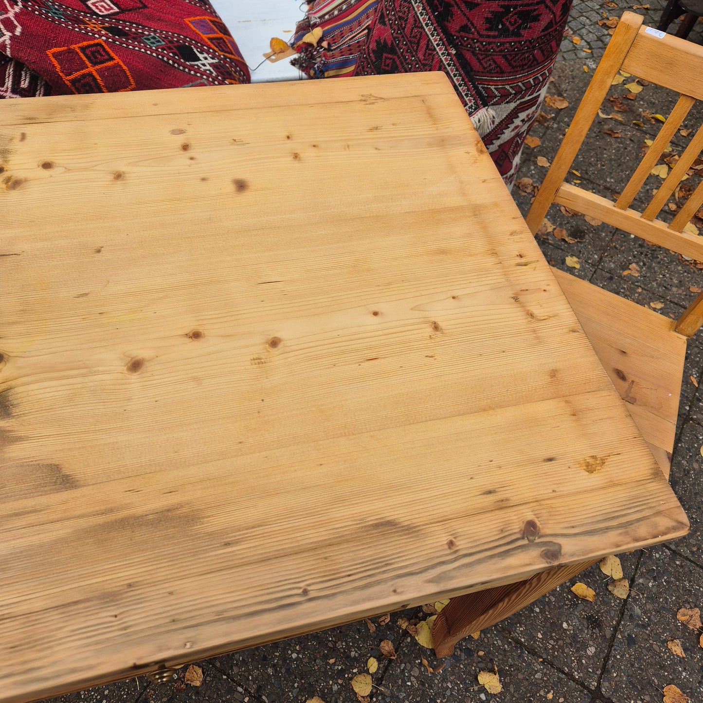 Antiker Biedermeier Tisch von 1860 Vollholz aufgearbeitet Kiefernholz 69 x 93cm Vollholz mit Schublade