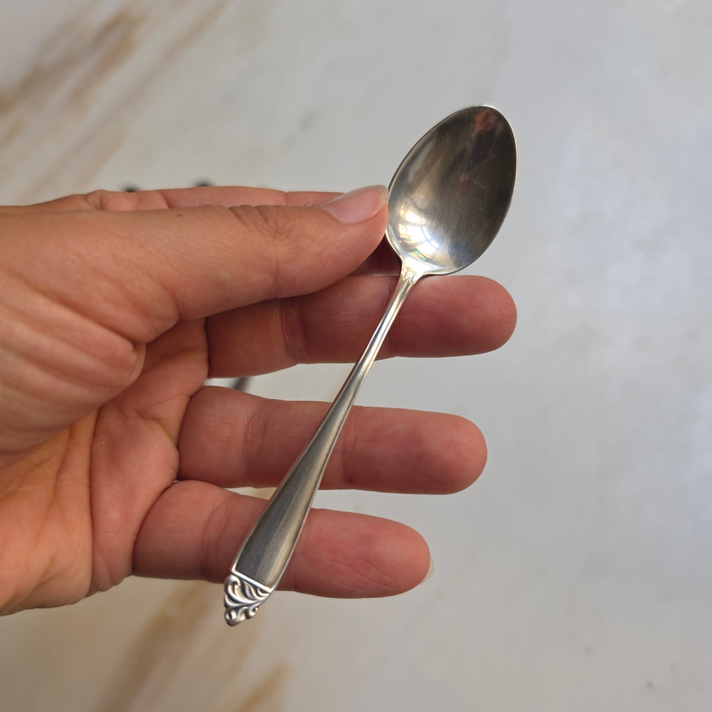5er-Set Vintage Teelöffel / Kaffeelöffel mit elegantem Relief-Dekor