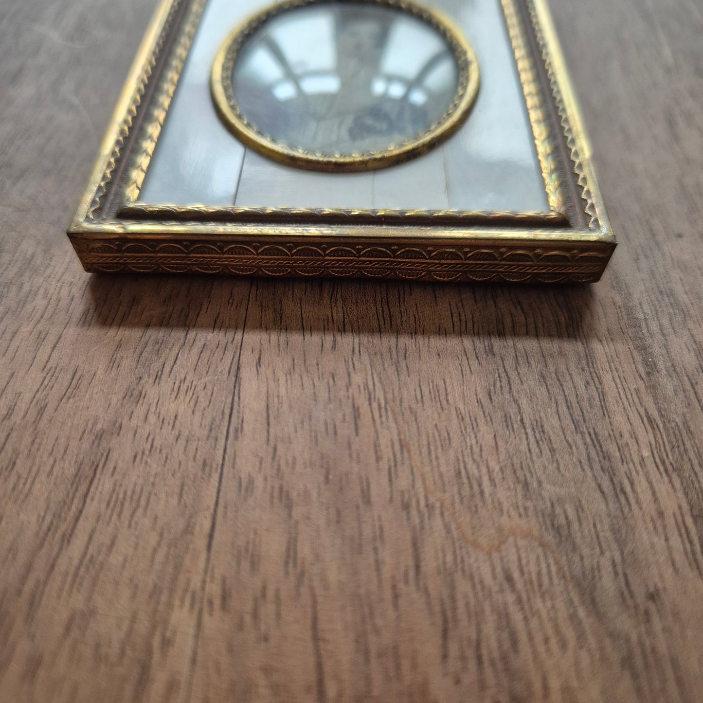 Antike viktorianische Miniaturmalerei / Lupenmalerei Porträt auf Bein / Porzellan Messing gerahmt