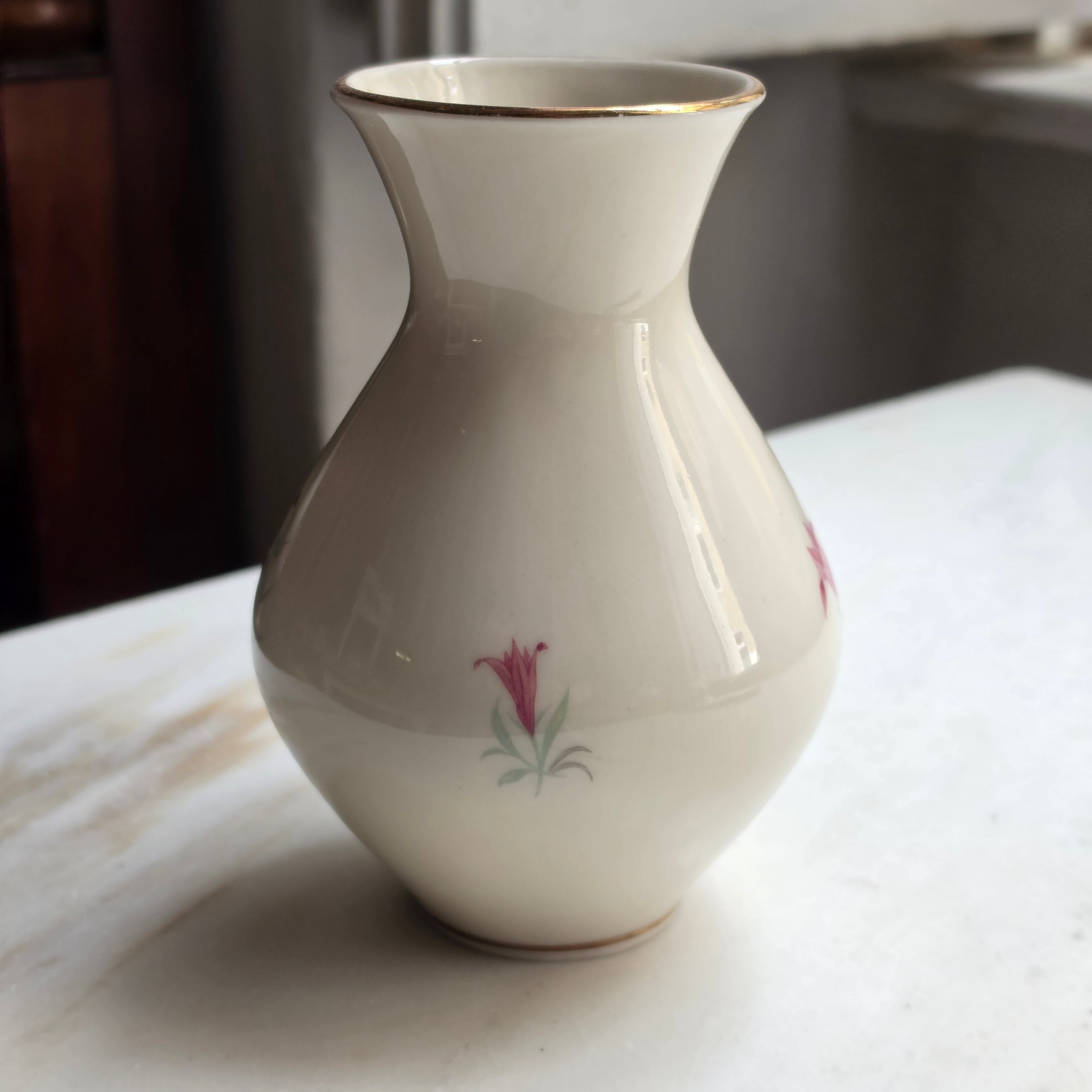 Kleine Vintage Porzellanvase - elfenbeinfarbe - Royal Porzellan Bavaria - mit Blumenmalerei