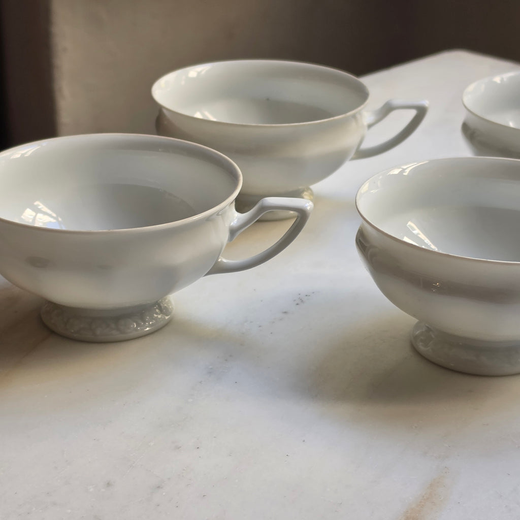 Vintage Rosenthal Porzellan Tassen Set (5-teilig) – Weißes Geschirr mit Relief-Standfuß & elegantem Henkel