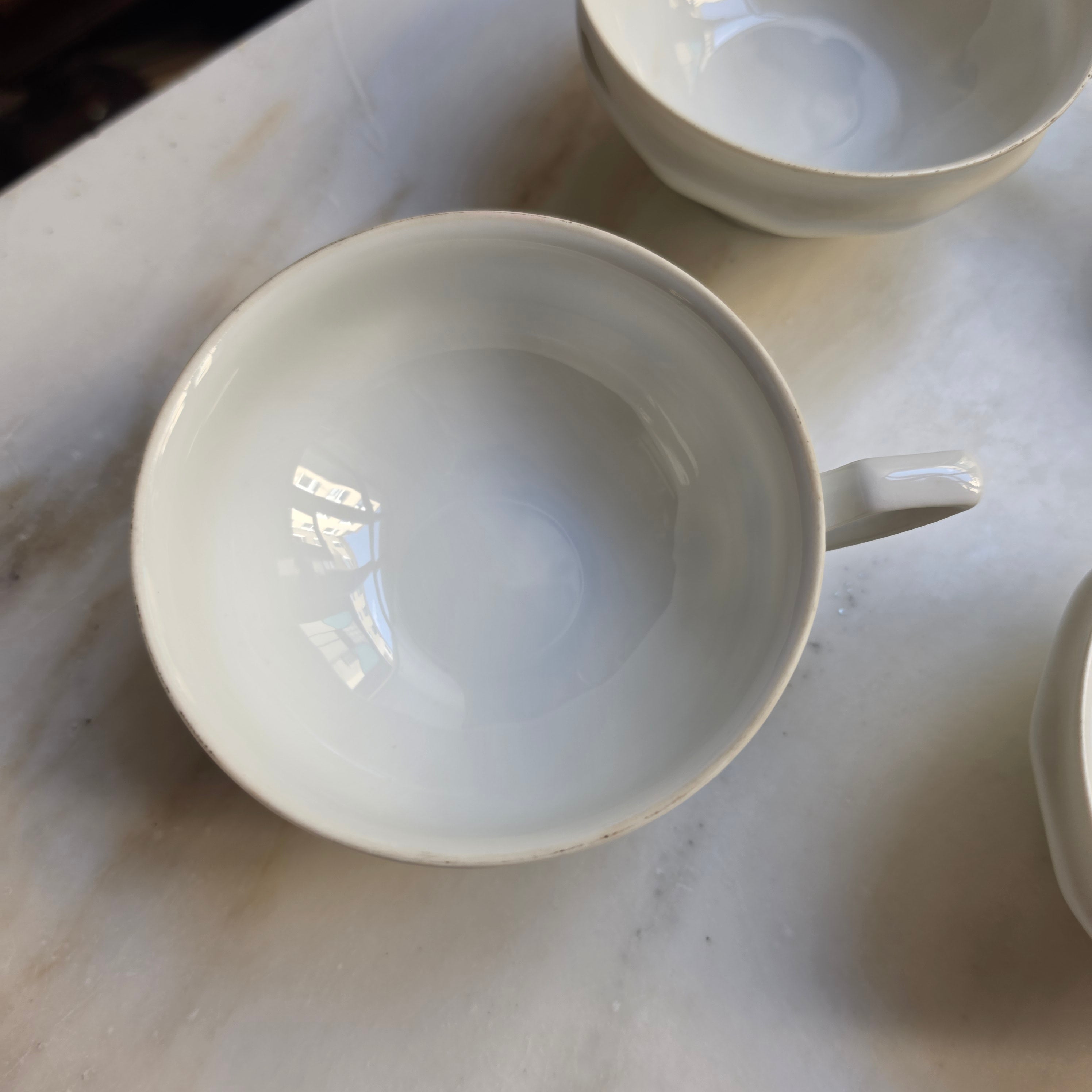 Vintage Rosenthal Porzellan Tassen Set (5-teilig) – Weißes Geschirr mit Relief-Standfuß & elegantem Henkel