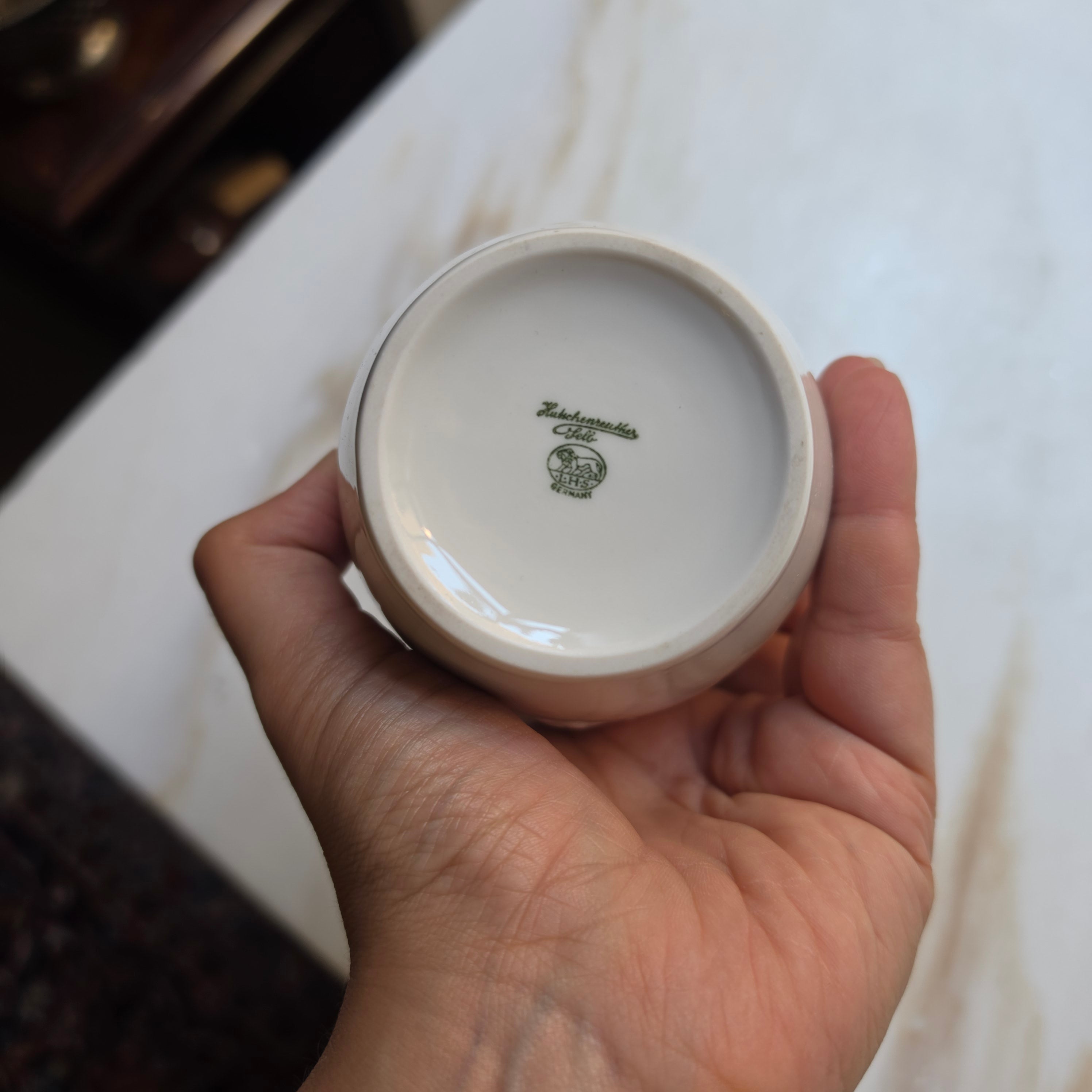 Edle Vintage Hutschenreuther Selb Porzellan-Vase - Becher mit Relief-Festonguirlande – Weißes Porzellan