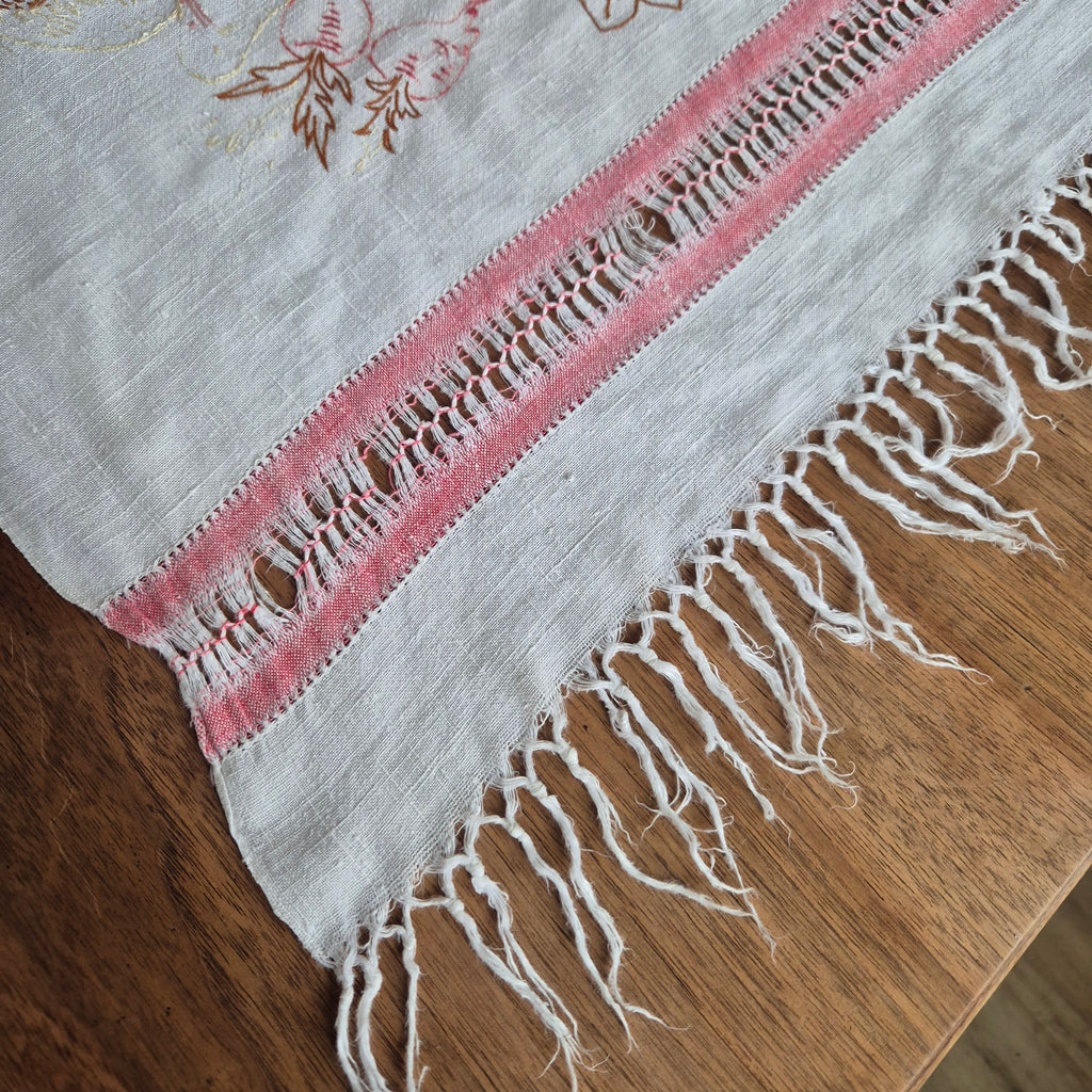 Altes Überhandtuch rot weiß verwaschen handmade 59x130cm "Sich regen bringt Segen"