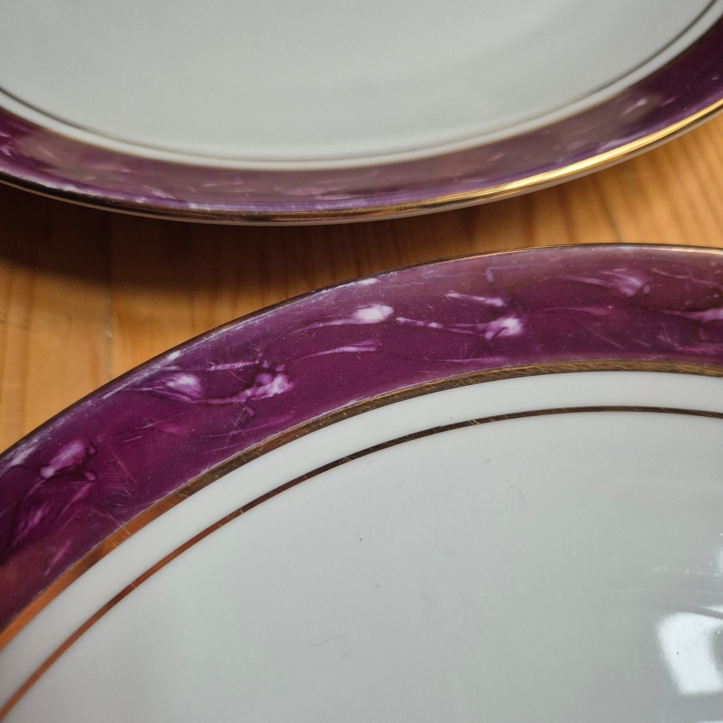 6x Antike flache Speiseteller Blumendekor weiß mit lila Goldrand