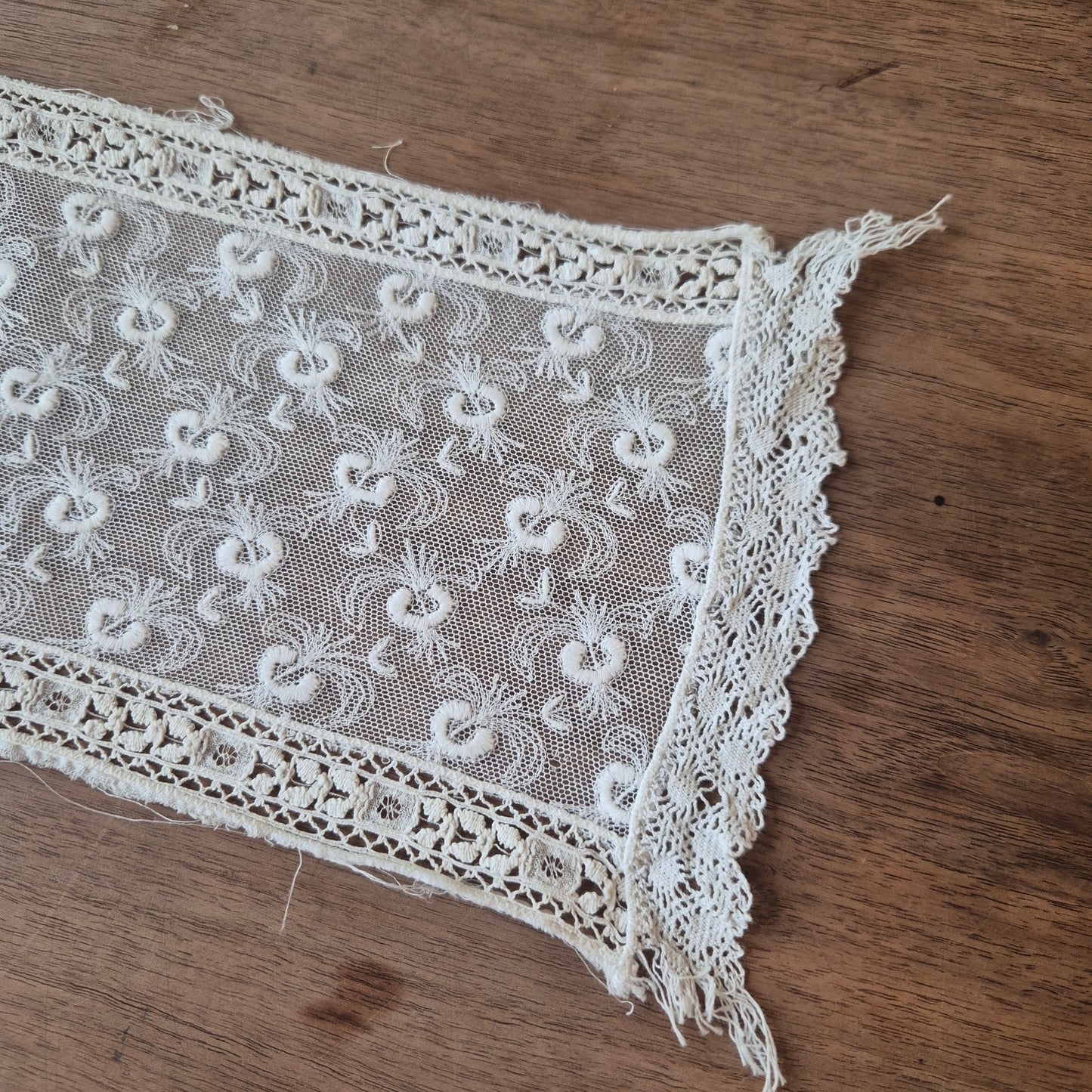 1x Antike handgemachte Spitze Borte Stickerei 16x78cm Zierdeckchen