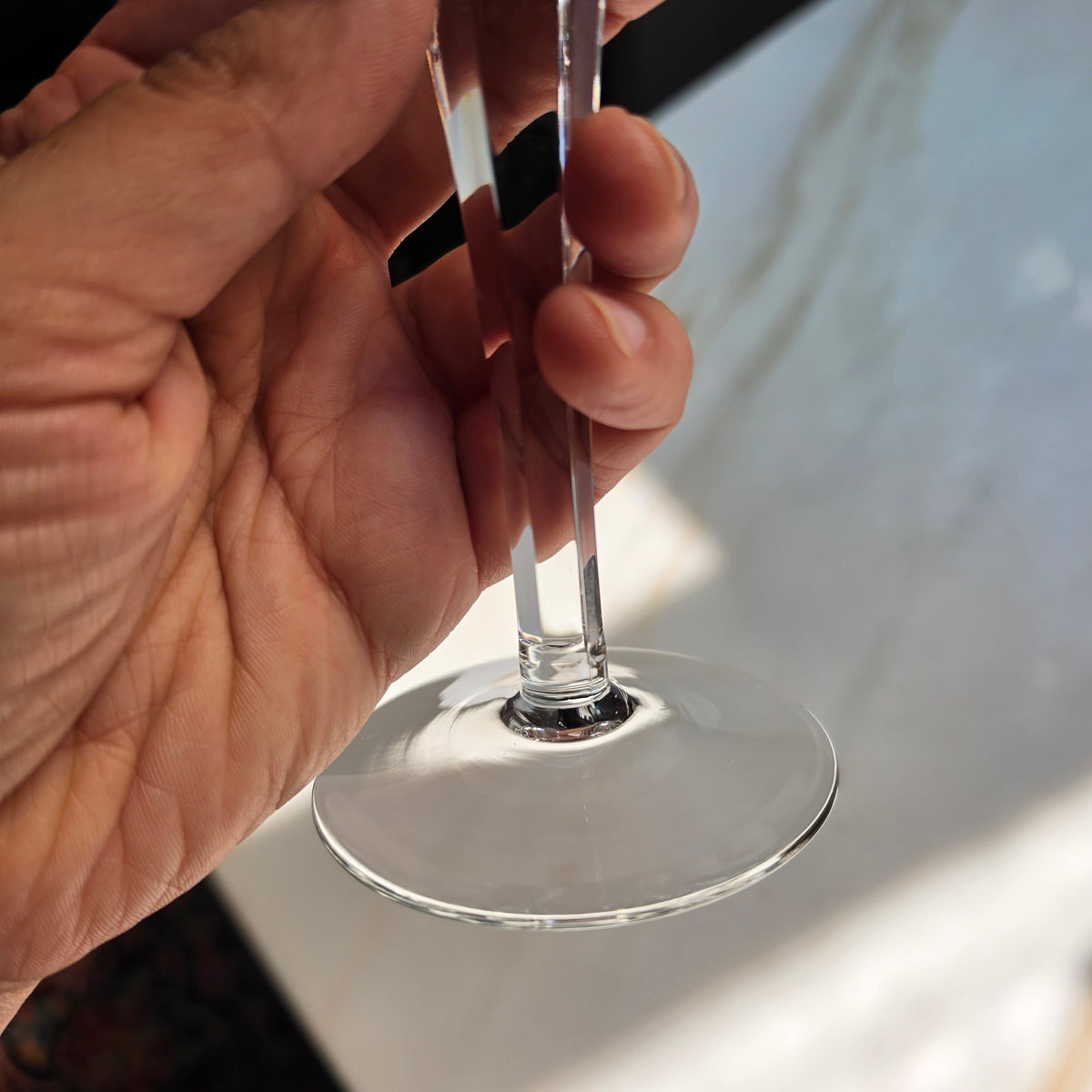 Edles Vintage Römer-Kelchglas in tiefem Rubinrot / Brombeer mit Facettenschliff