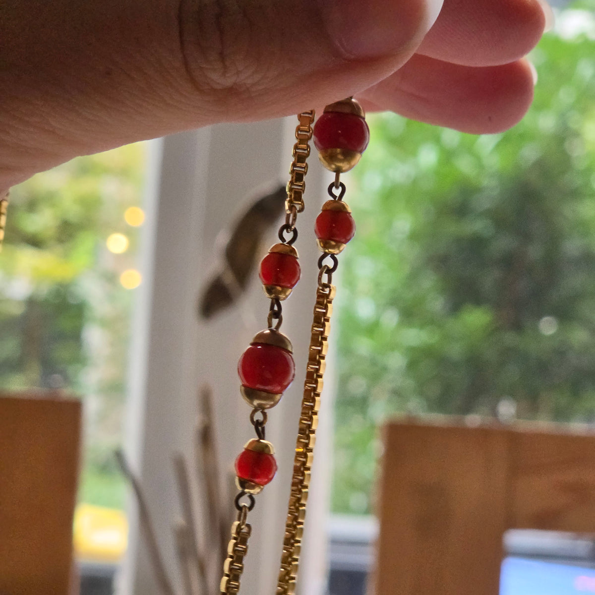 Statement-Kette im Art-Deco-Look – Rot & Goldfarben