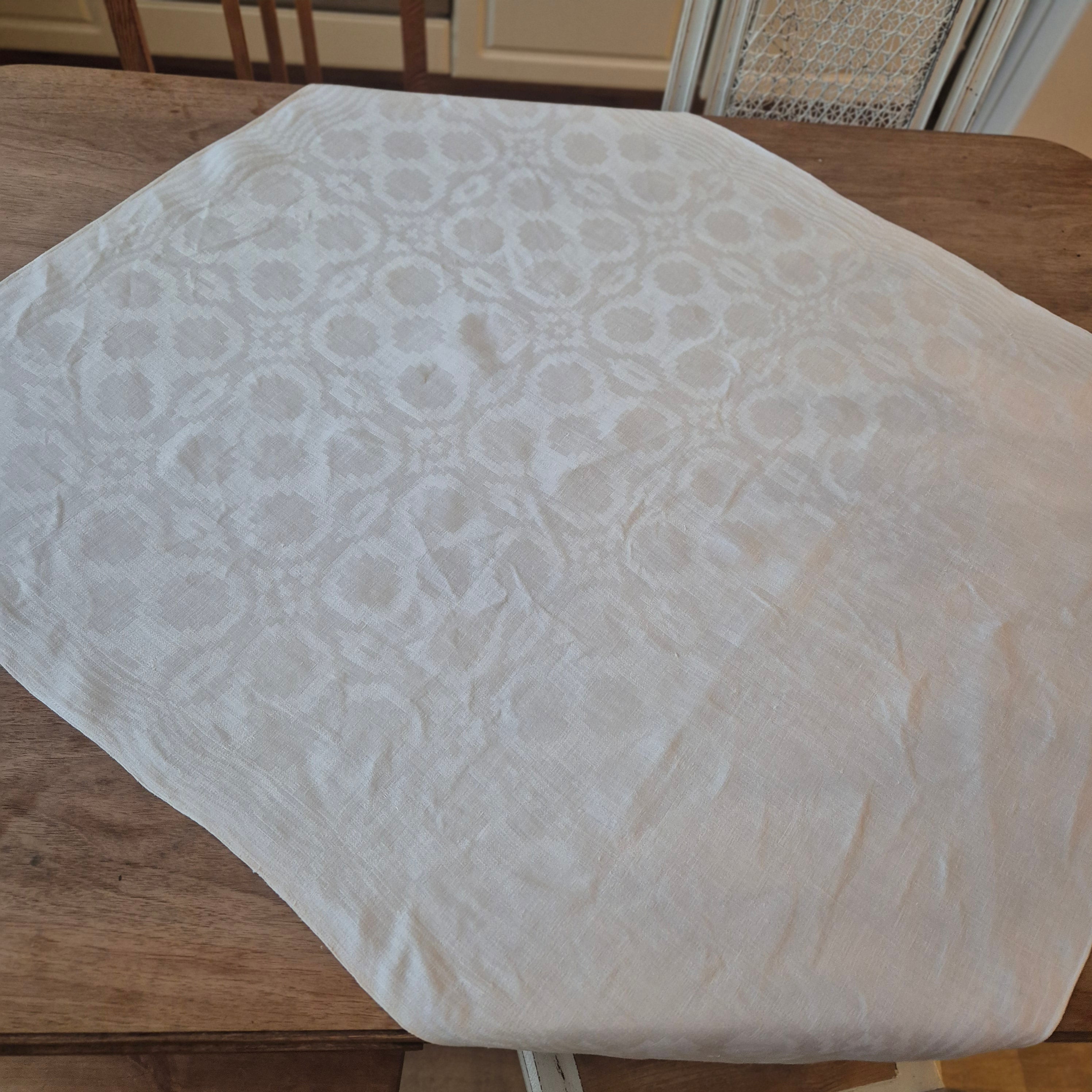 Antike Jugendstil Serviette/Mitteldecke weiß 83x95cm Damast leichte gelbe Flecken