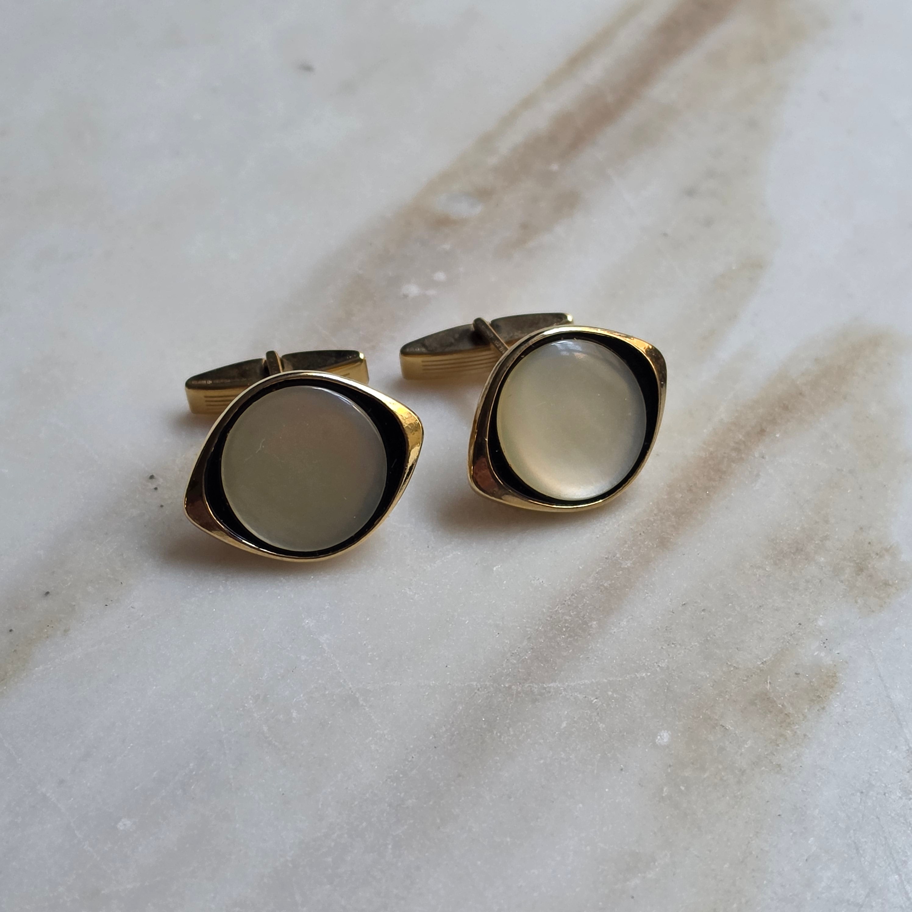Vintage Manschettenknöpfe in Goldoptik mit Perlmuttschimmer – Eleganter Hemden-Schmuck für Herren
