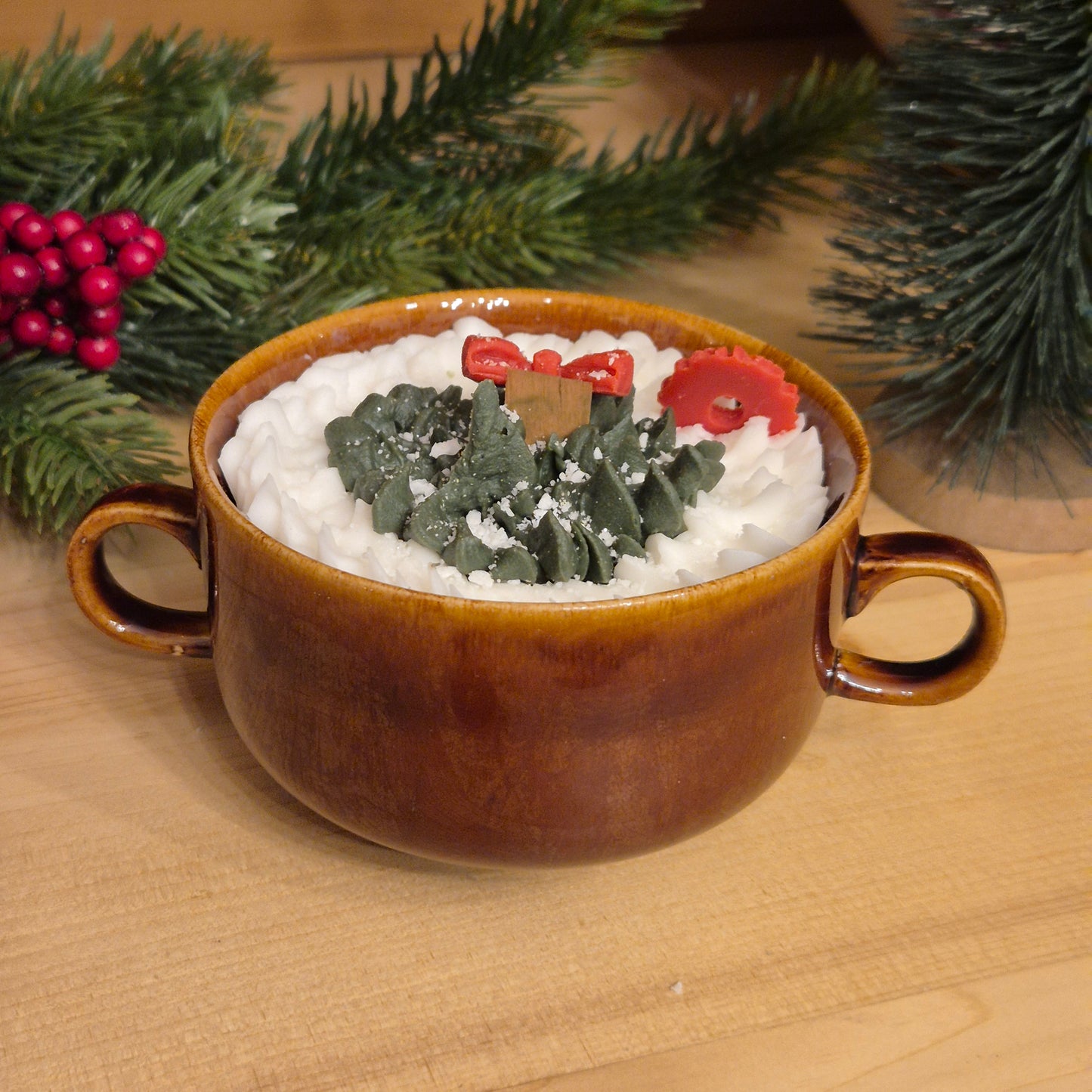 Handgemachte Sojawachskerze Weihnachtesgeschenk Sahne Dessert in Antiker Keramik Suppentasse GDR