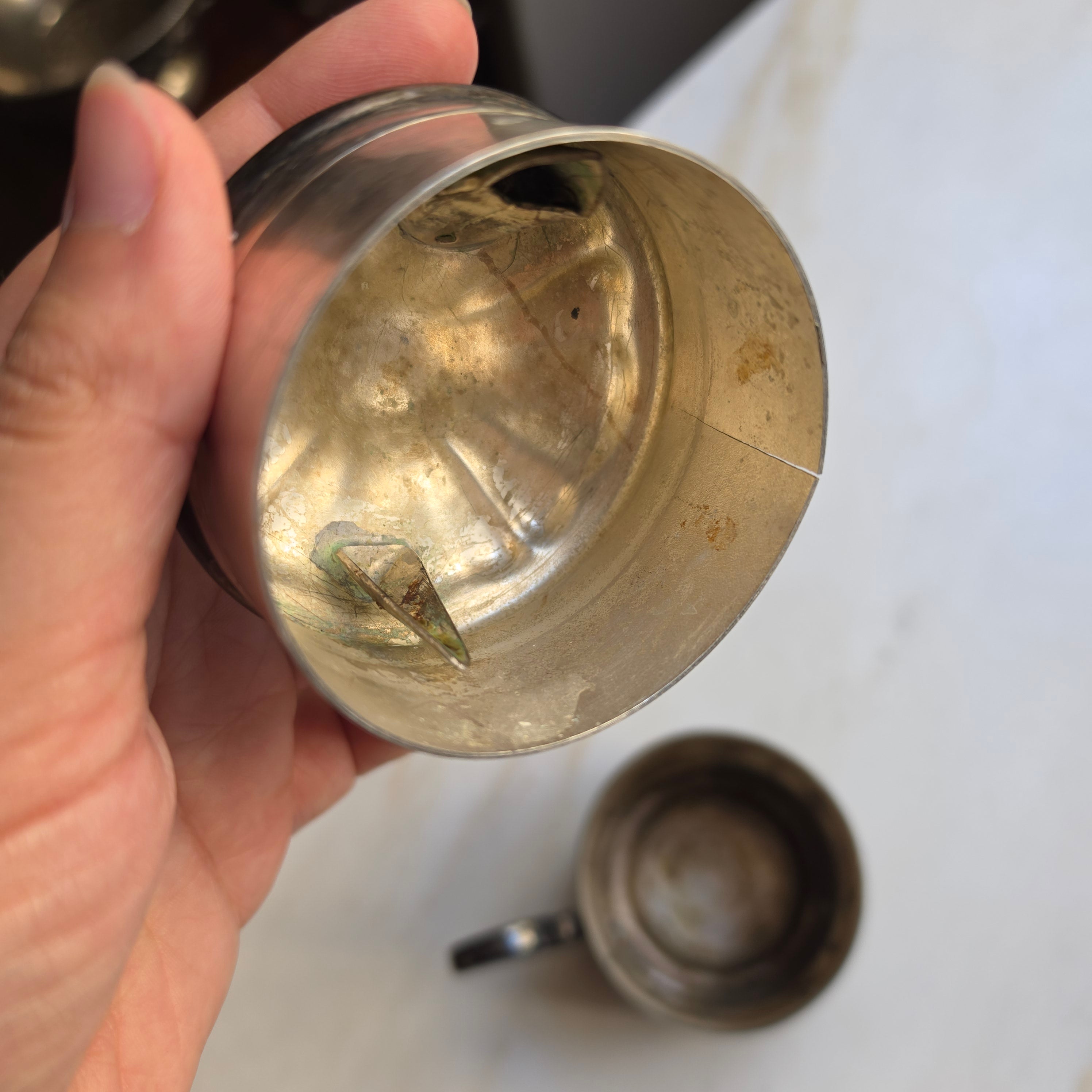Altes versilbertes Milchkännchen Sahnekännchen Metall zum aufpolieren!