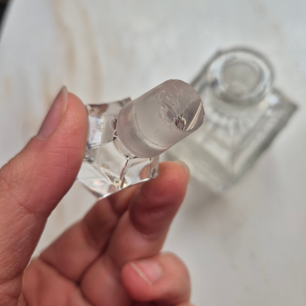 Kleine Vintage Glas Karaffe mit Stopfen