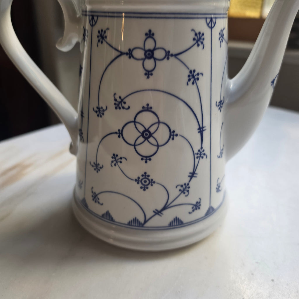 Klassische Porzellan-Kaffeekanne - Teekanne mit Zwiebelmuster Form Marienbad