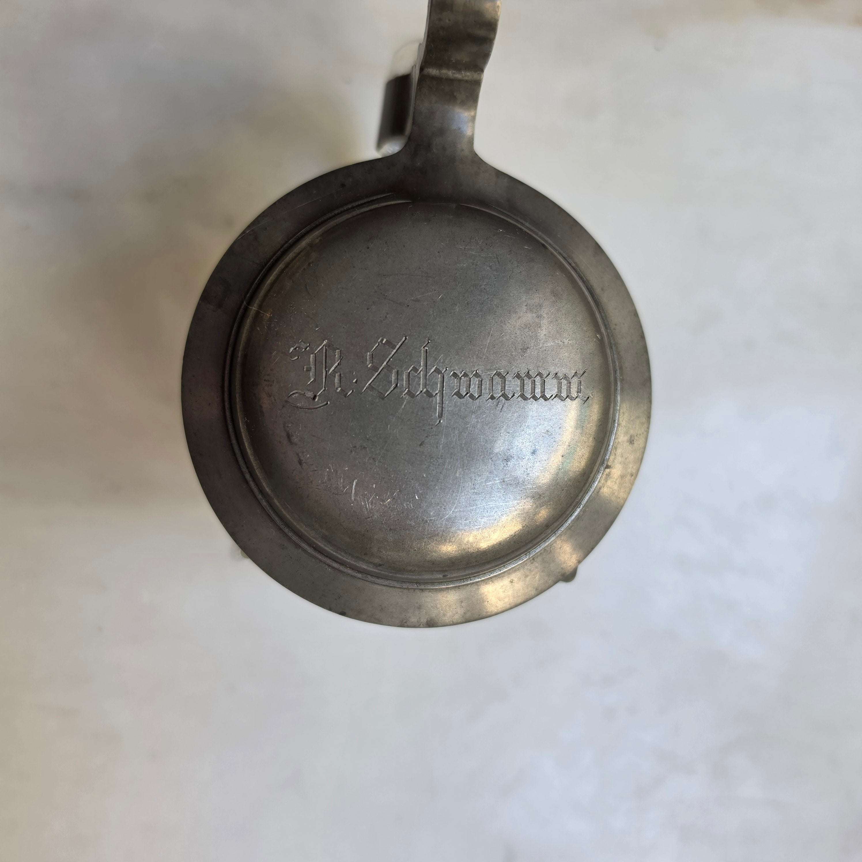Antiker Glasbierkrug mit Zinndeckel – Historische „R. Schwamm“ Gravur