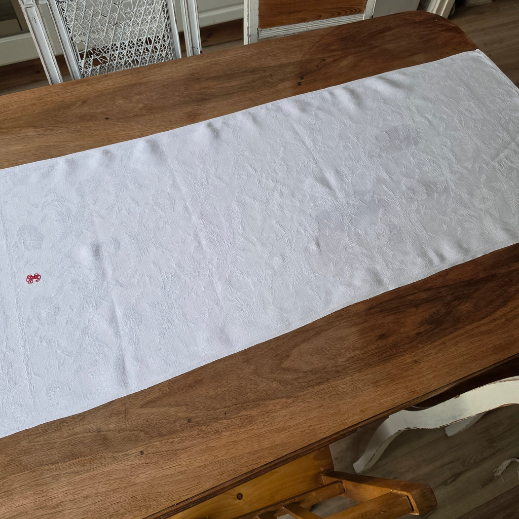 Edler Vintage Damast-Tischläufer - Tischdecke mit rotem Monogramm „S.C.“ - Weiß - 50x125cm