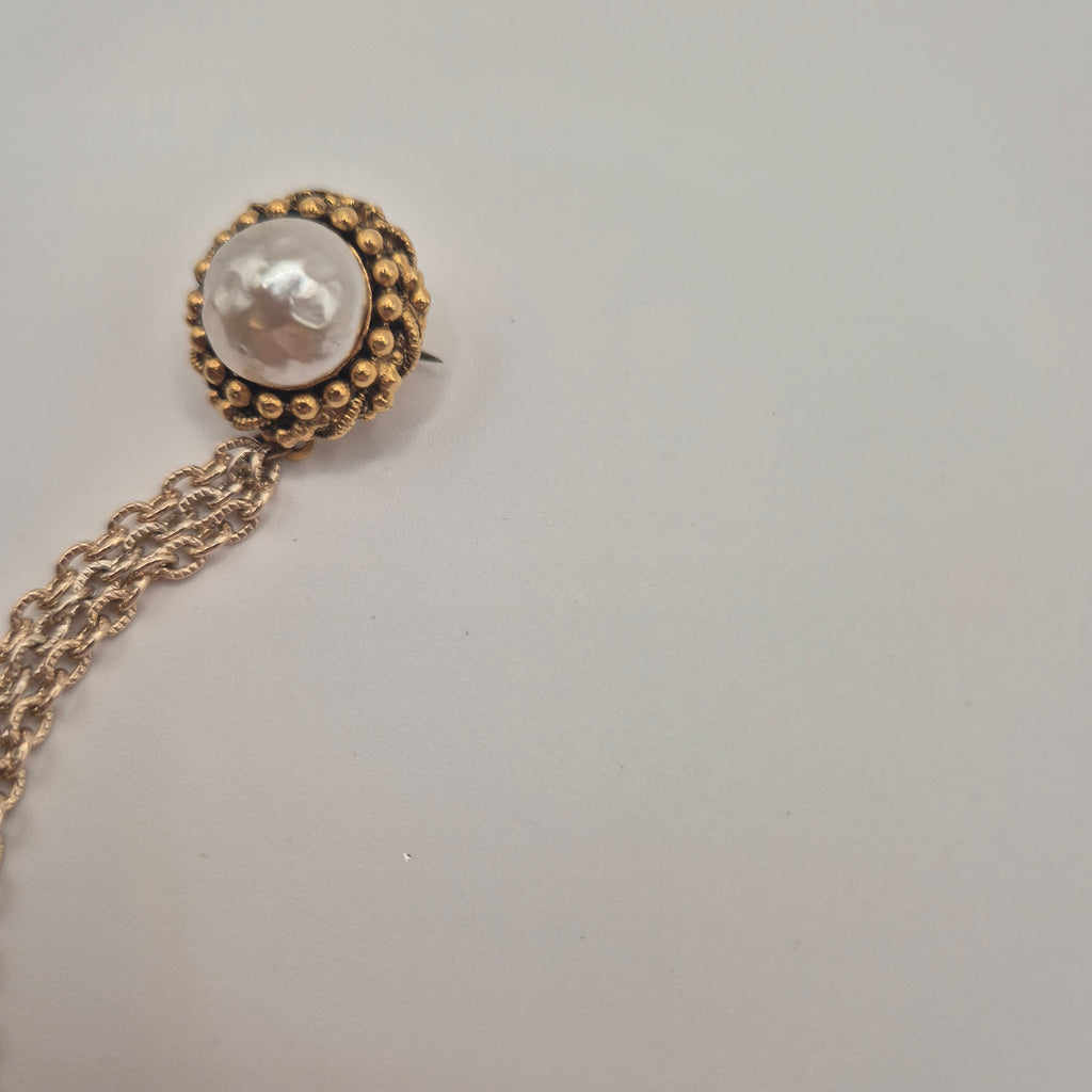 Elegante Vintage Kettenbrosche – Zeitloser Perlen-Chic für jeden Anlass