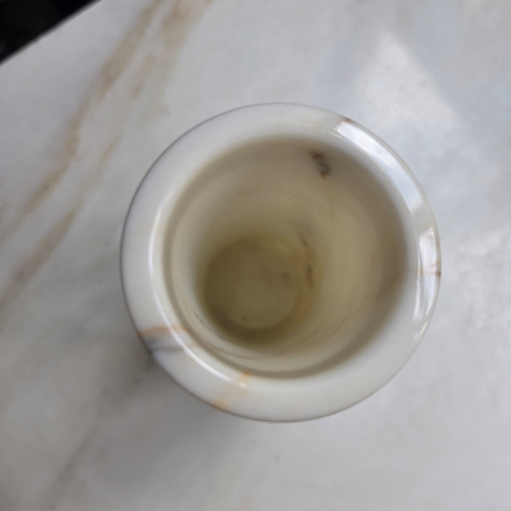 Vintage Zylinder-Vase aus massivem Marmor / Alabaster – Cremeweiß mit natürlicher Maserung