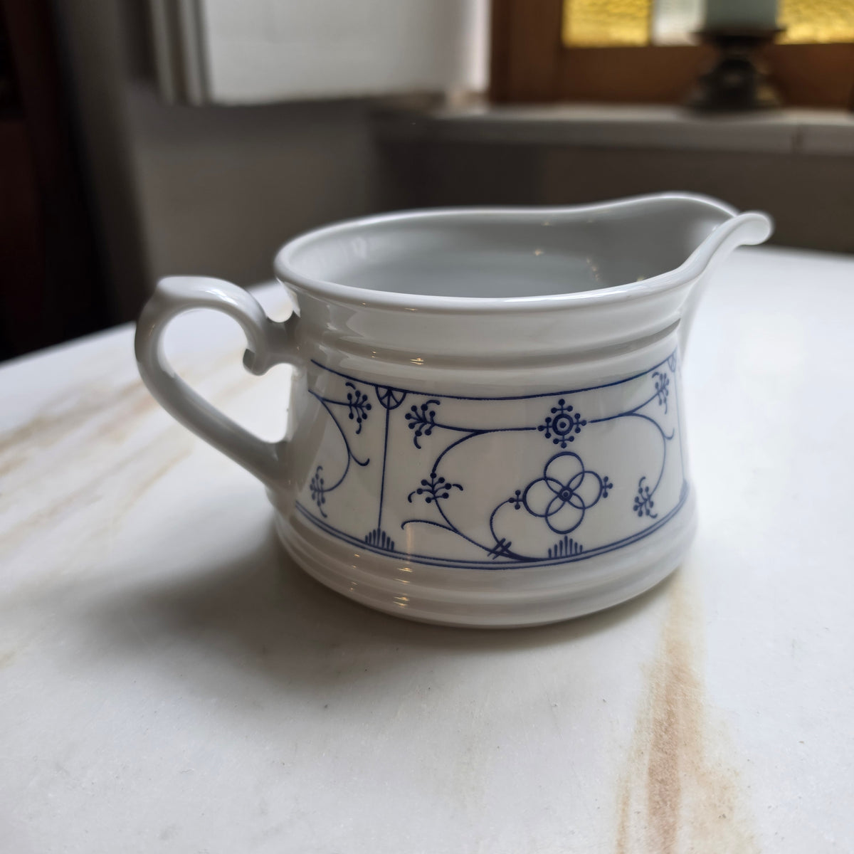 Vintage Porzellan Milchkännchen – Form Marienbad „Ingres Weiß“ - Blaues Dekor - Indisch Blau