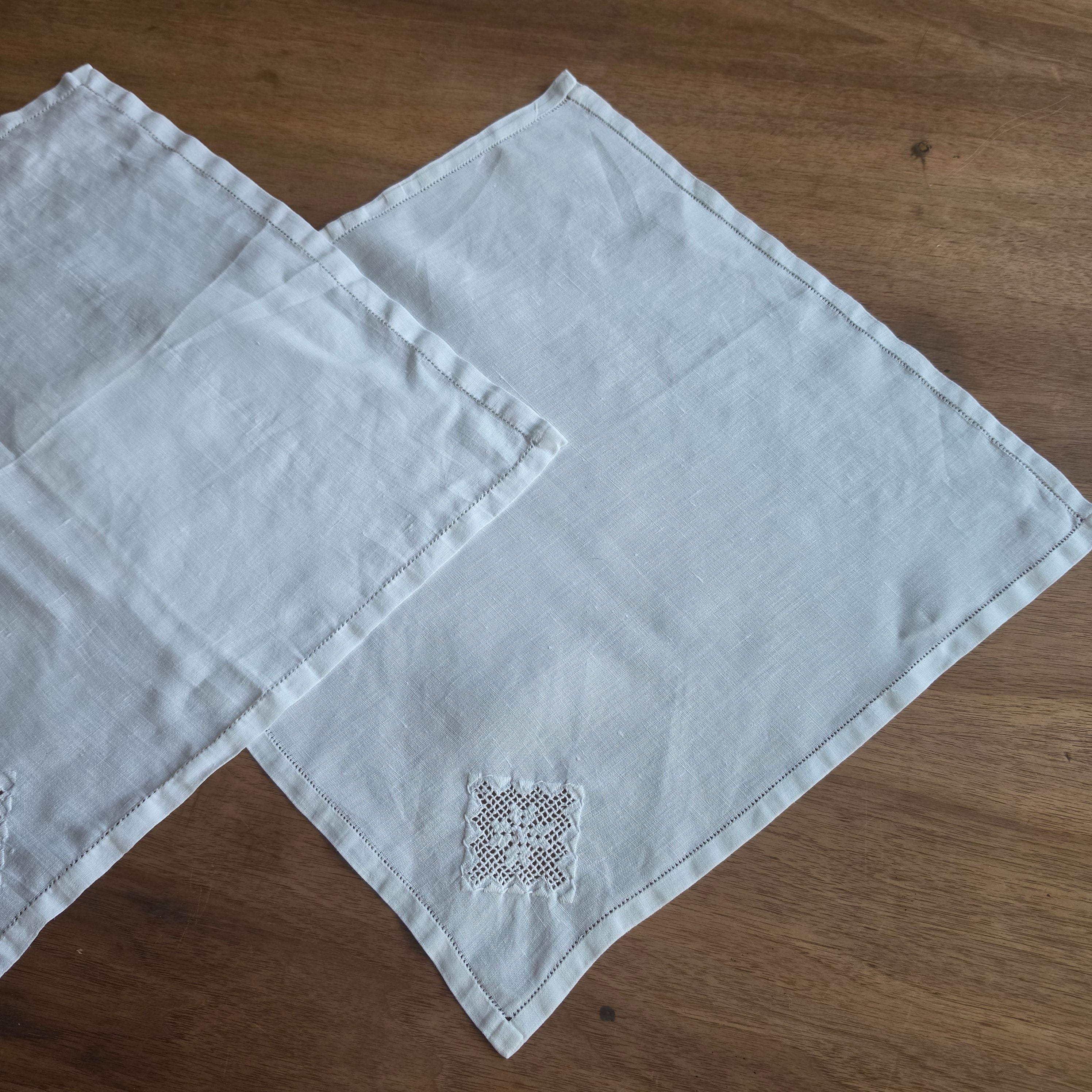 2x Vintage-Servietten Set mit feiner Hardanger-Stickerei & Hohlsaum 40x40cm