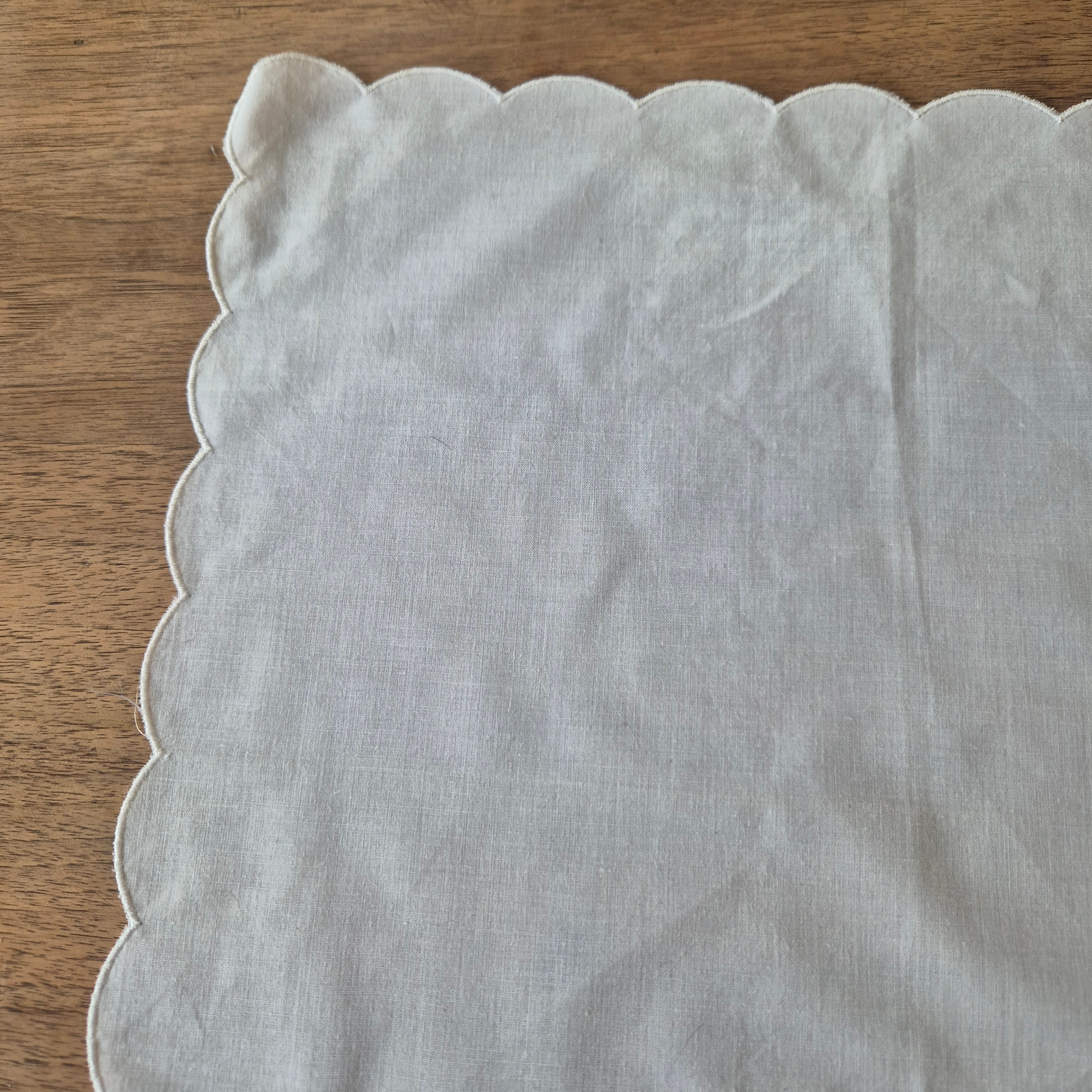 Kleine 90er Jahre Serviette oder Zierdeckchen 40x40cm