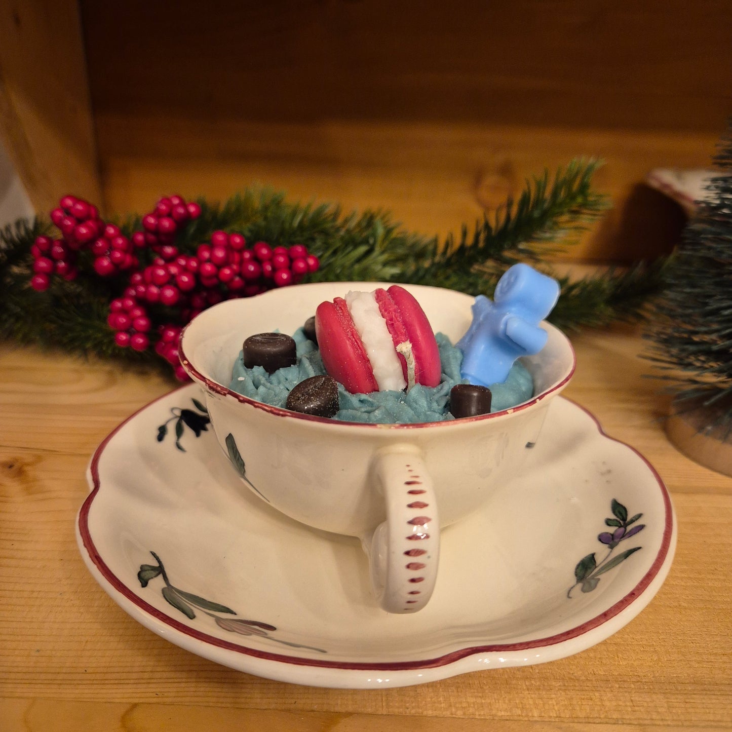 Handgemachte Sojawachskerze Weihnachtesgeschenk Sahne Macaron Dessert in Antiker Keramik Tasse Alt Strassburg