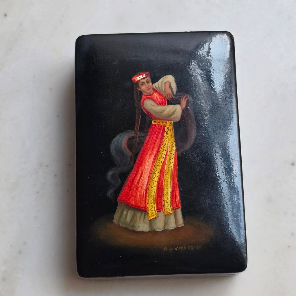 Handbemalte Russische Lackdose - Schmuckschatulle mit Palekh- Fedoskino Motiven – Traditionelle Miniaturmalerei