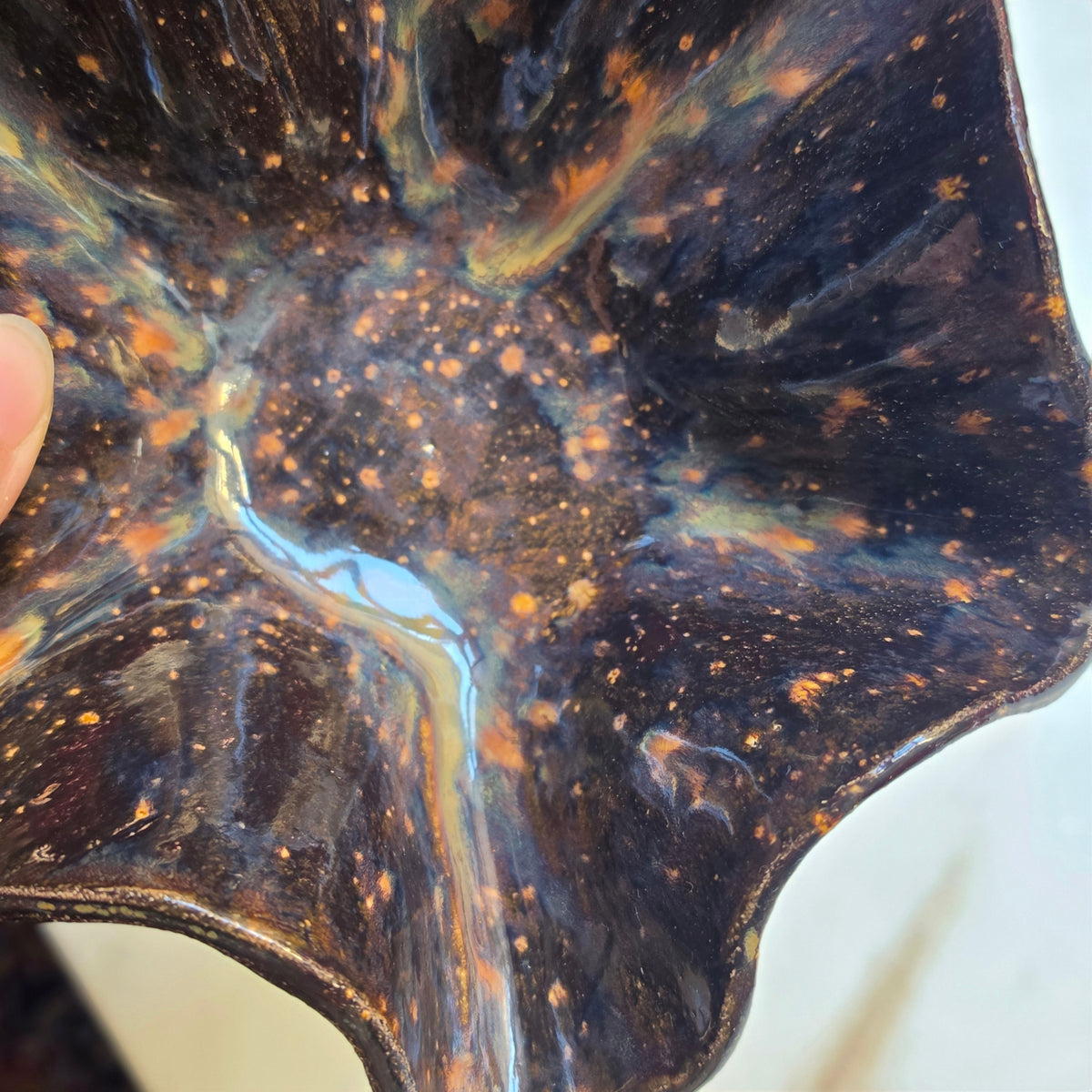 Handgefertigte Keramikschale „Cosmic Bloom“ – Unikat mit Effektglasur