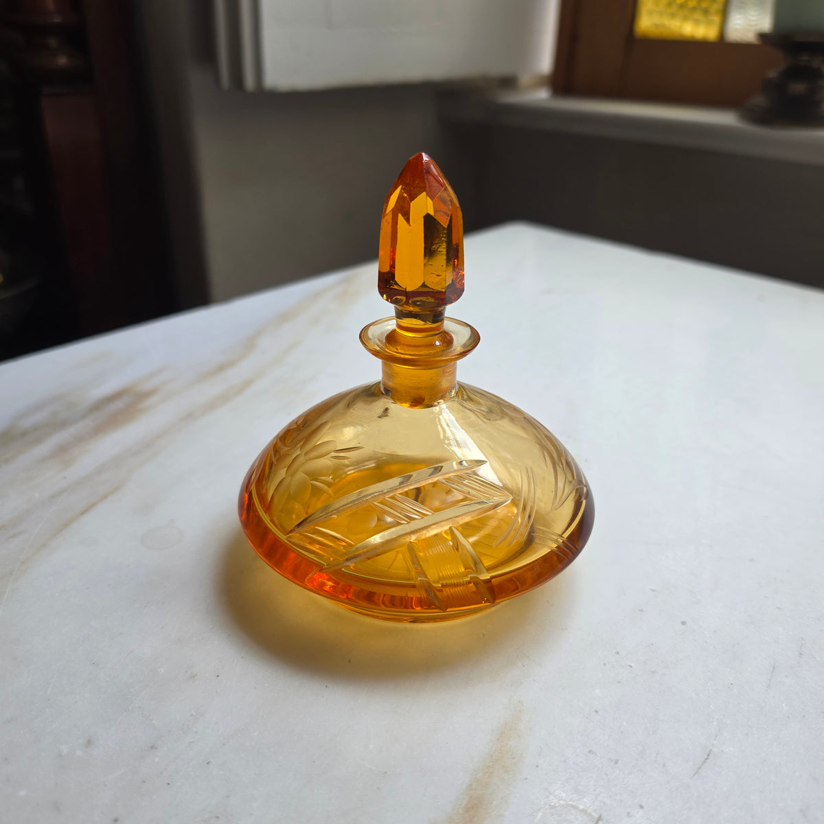 Vintage Parfumflakon aus Bernstein-Kristallglas – Handgeschliffen mit Stöpsel