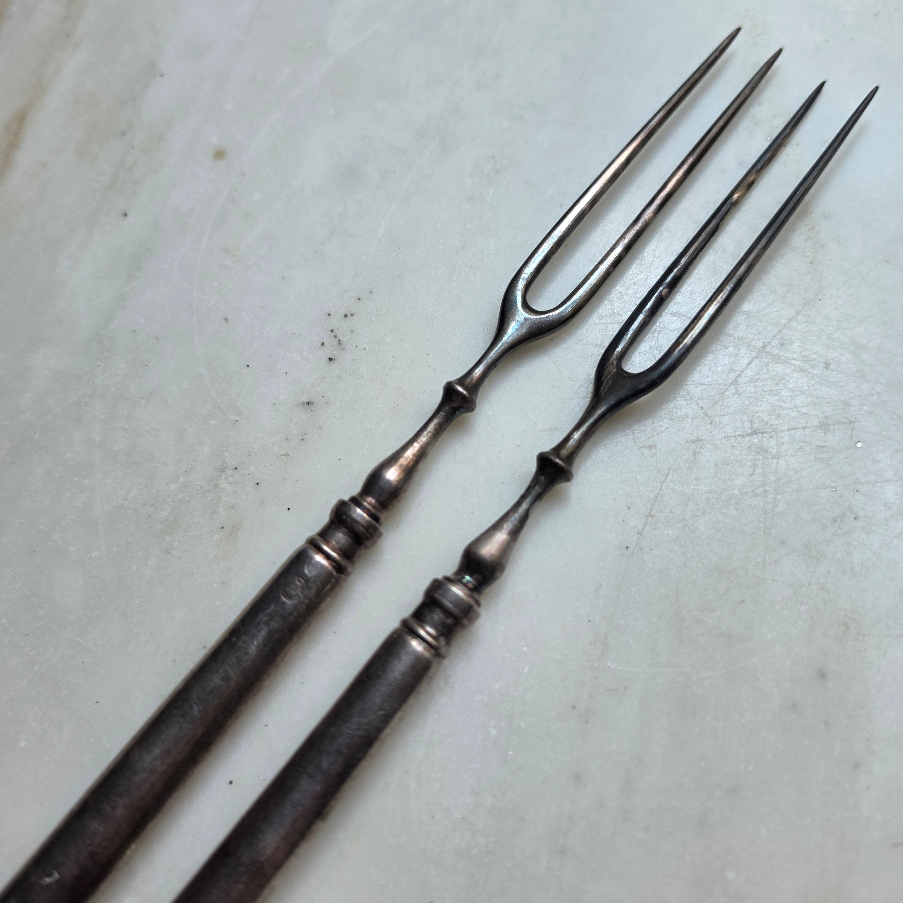 2x antike versilberte Beilagengabeln Bernsdorf
