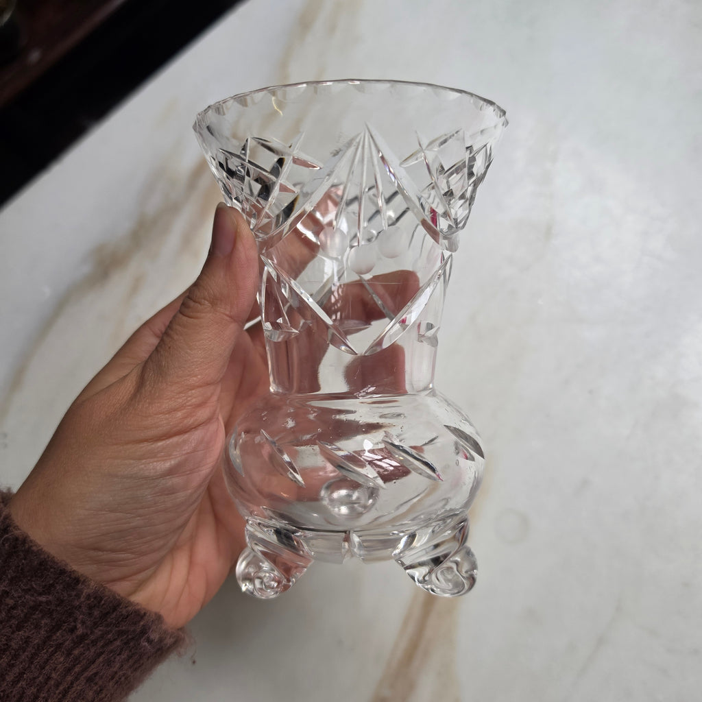 Edle Vintage Kristallvase mit Schliffmuster & Füßchen – Elegante Tischdekoration
