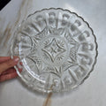 Vintage Glasteller mit Wellenrand & Sternschliff – Eleganter Servierteller aus Pressglas