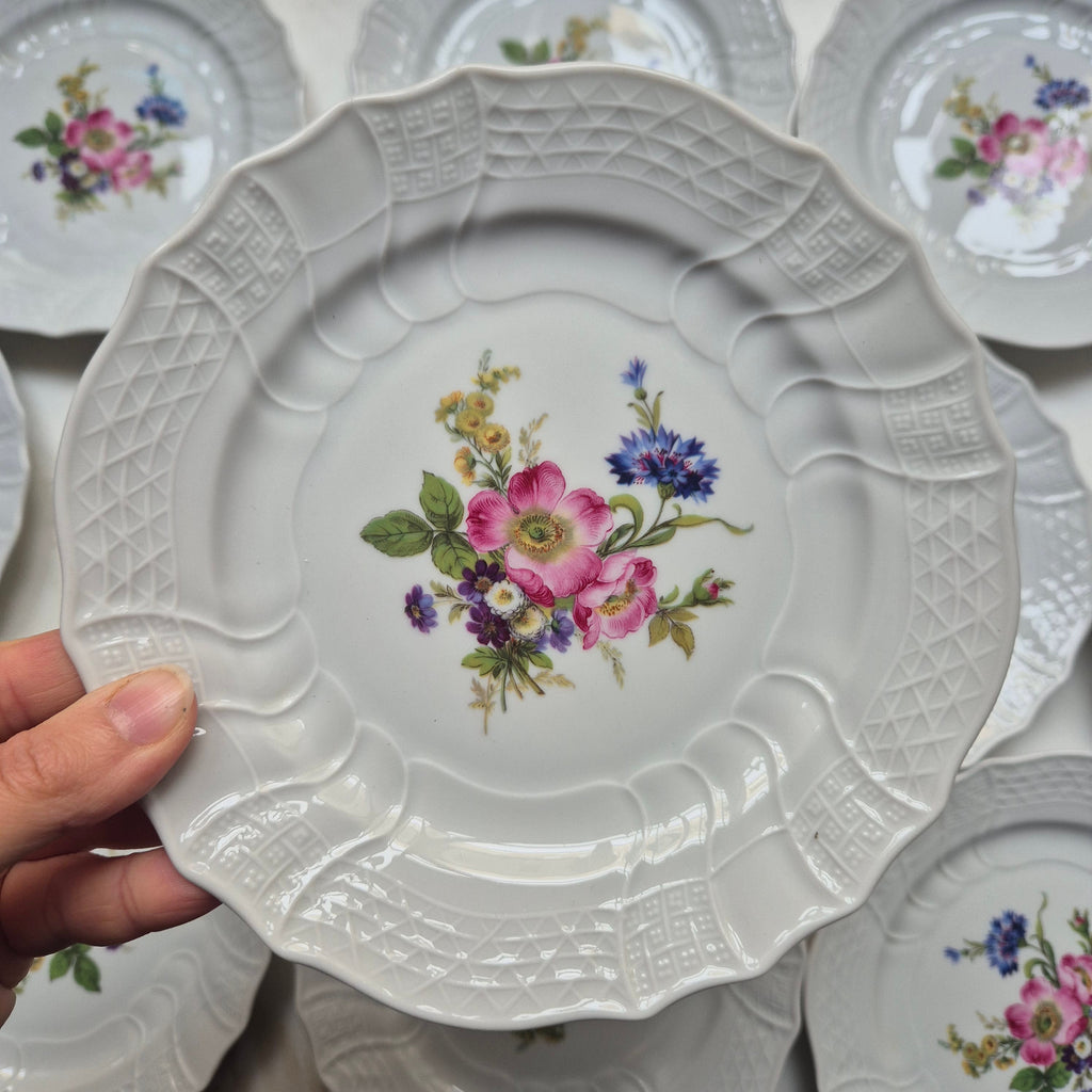 12x Antike Hutschenreuther  Porzellan Kuchenteller mit Blumenmotiv Reliefrand
