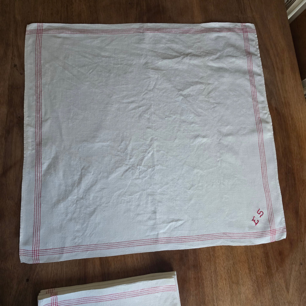 4x Antike Leinen-Geschirrtücher mit Monogramm „E.S.“ –