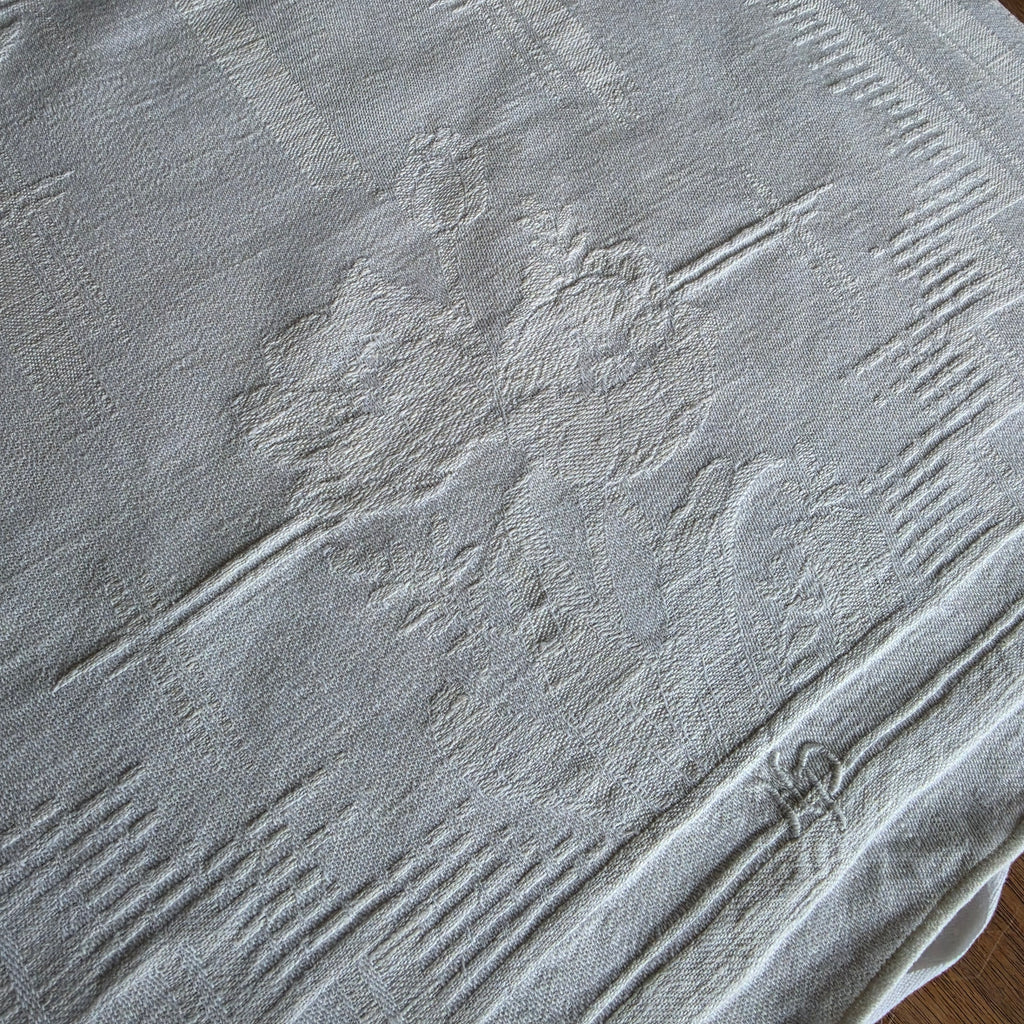 Edler Vintage Damast-Tischläufer mit Blumenmuster & Stickerei  - Weißes Halbleinen / Leinen - 47x98cm