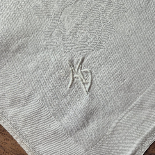 Antike Serviette oder Mitteldecke bestickt weiß klein 54x56cm Monogramm M.D. Damast 🤍