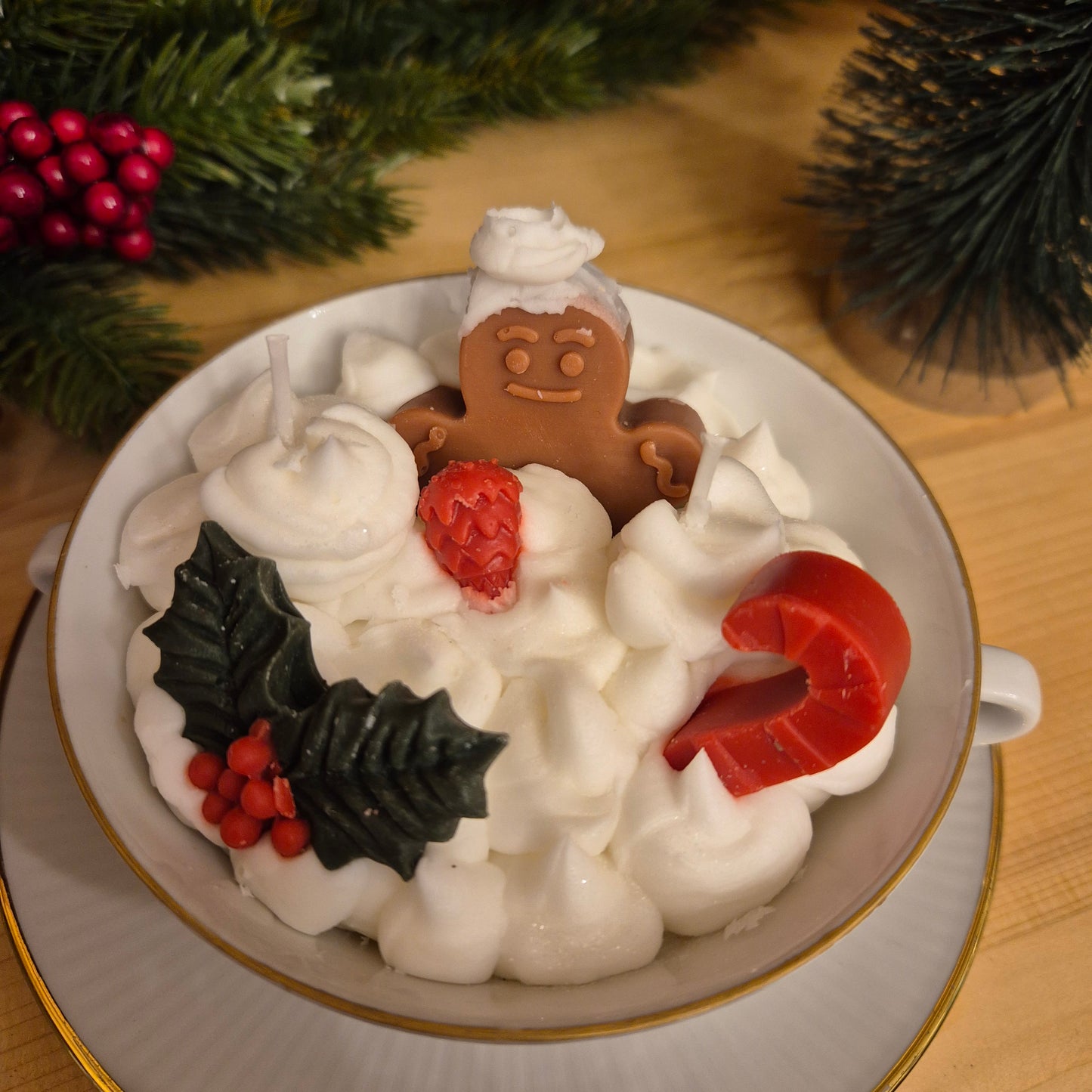 Handgemachte Sojawachskerze Weihnachtesgeschenk badender Lebkuchen Sahne Dessert in Antiker Porzellan Suppentasse von Seltmann Weiden