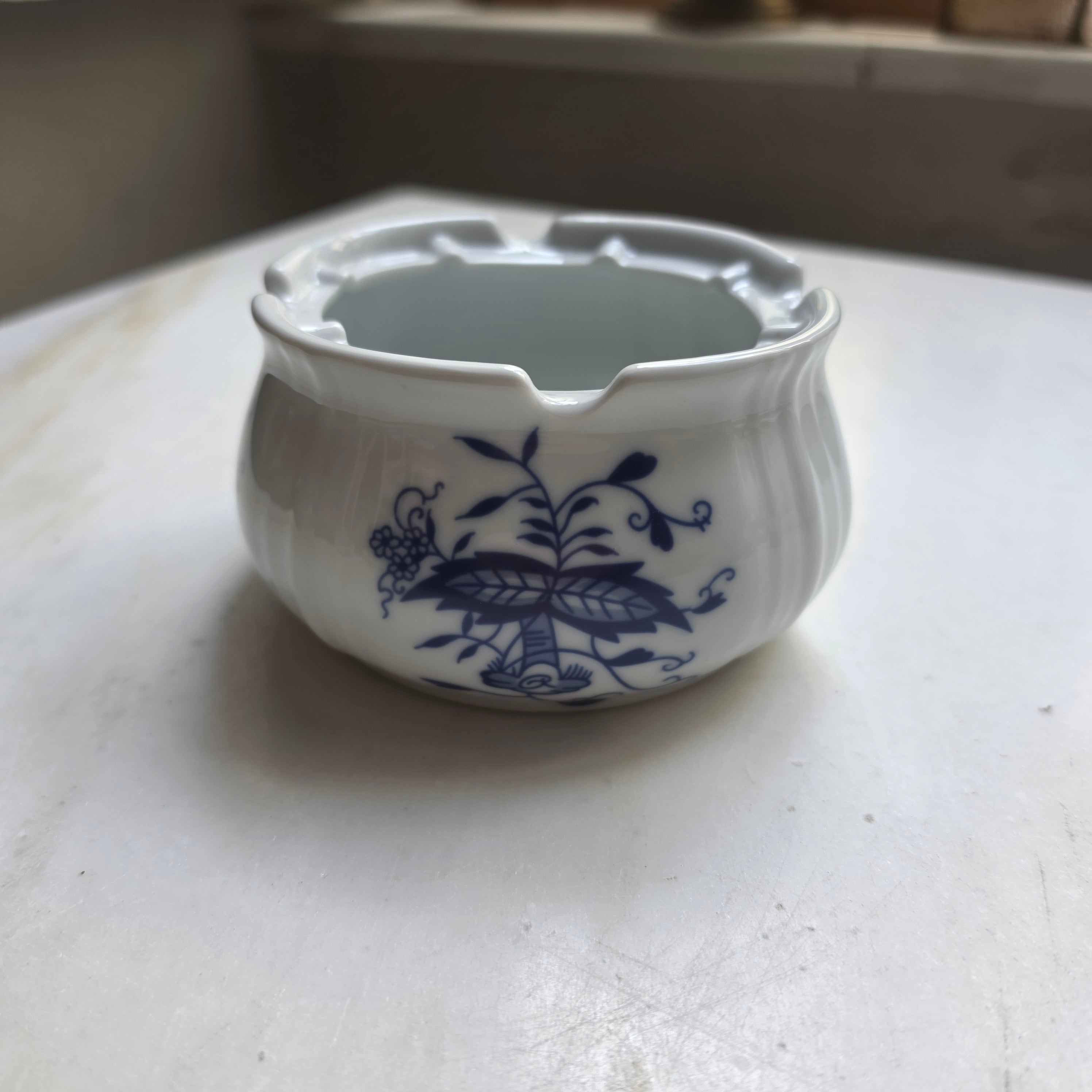 Vintage Stövchen blau weiß Zweibelmuster