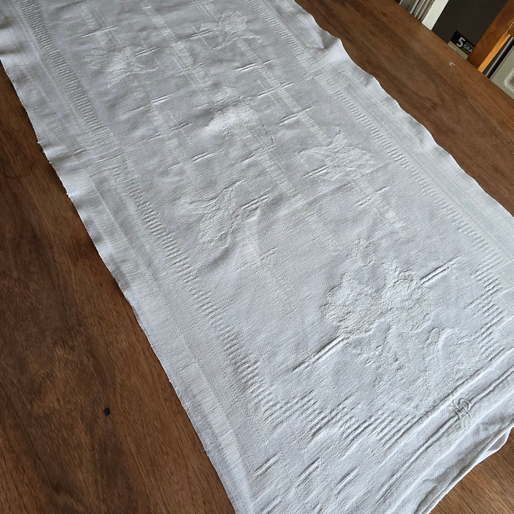 Edler Vintage Damast-Tischläufer mit Blumenmuster & Stickerei  - Weißes Halbleinen / Leinen - 47x98cm