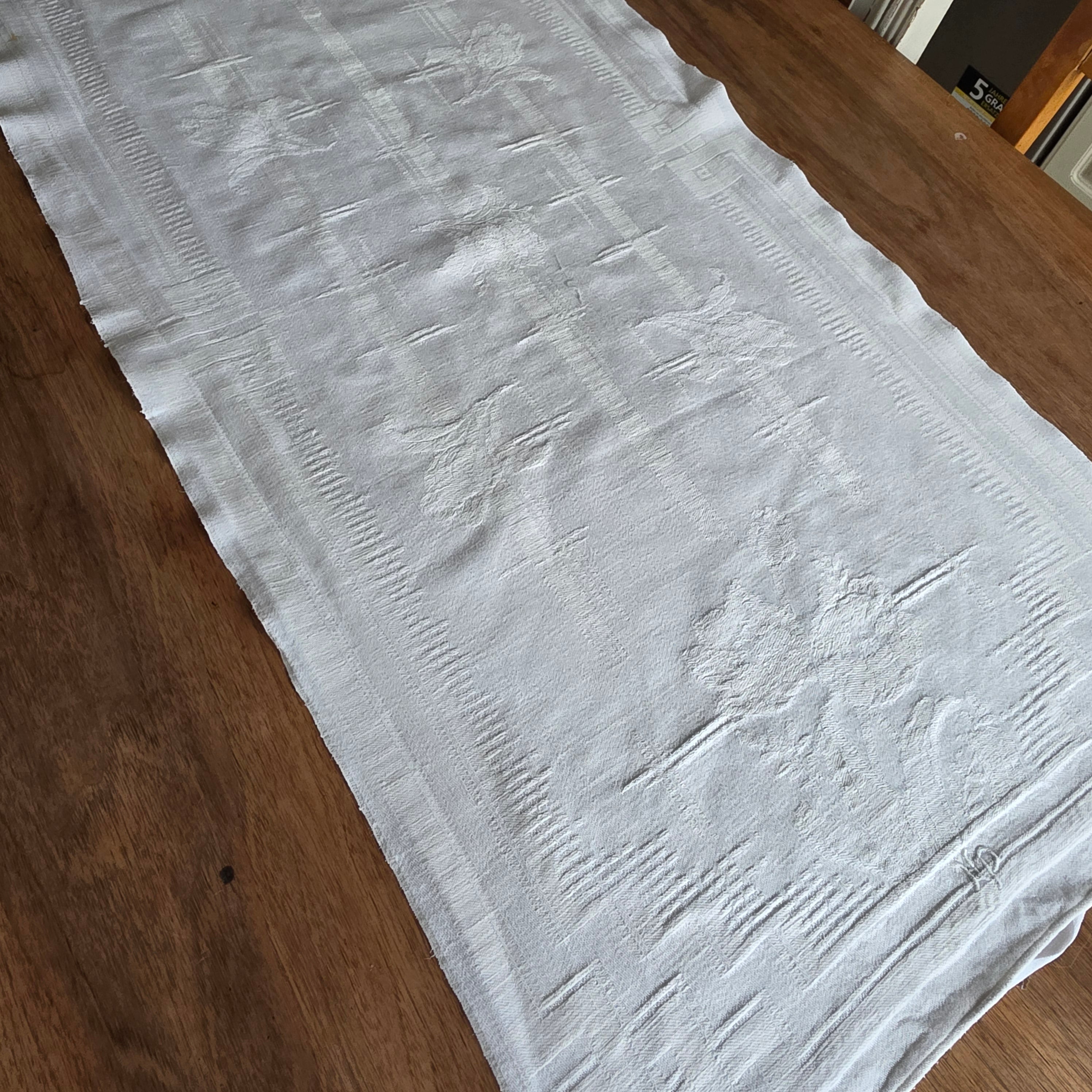 Edler Vintage Damast-Tischläufer mit Blumenmuster & Stickerei  - Weißes Halbleinen / Leinen - 47x98cm