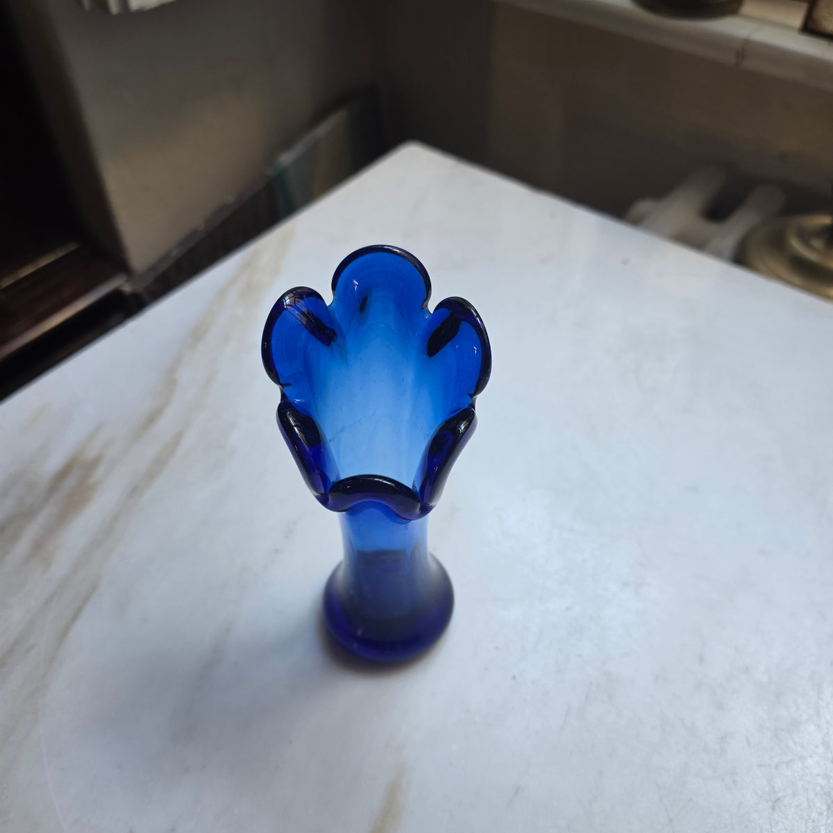 Vintage Blauglas Vase im Finger- / Blüten-Design – Mundgeblasen & Handgefertigt