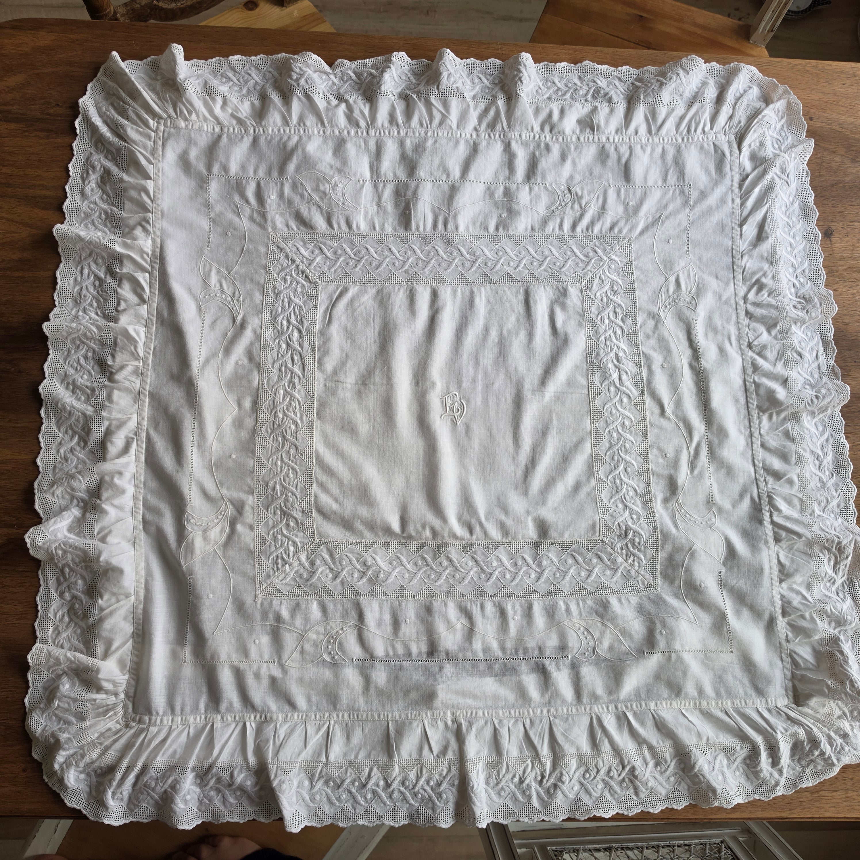 Antiker Paradekissen-Bezug - Monogramm E.V. - 70x75cm - Baumwolle - 2x Knöpfe fehlen