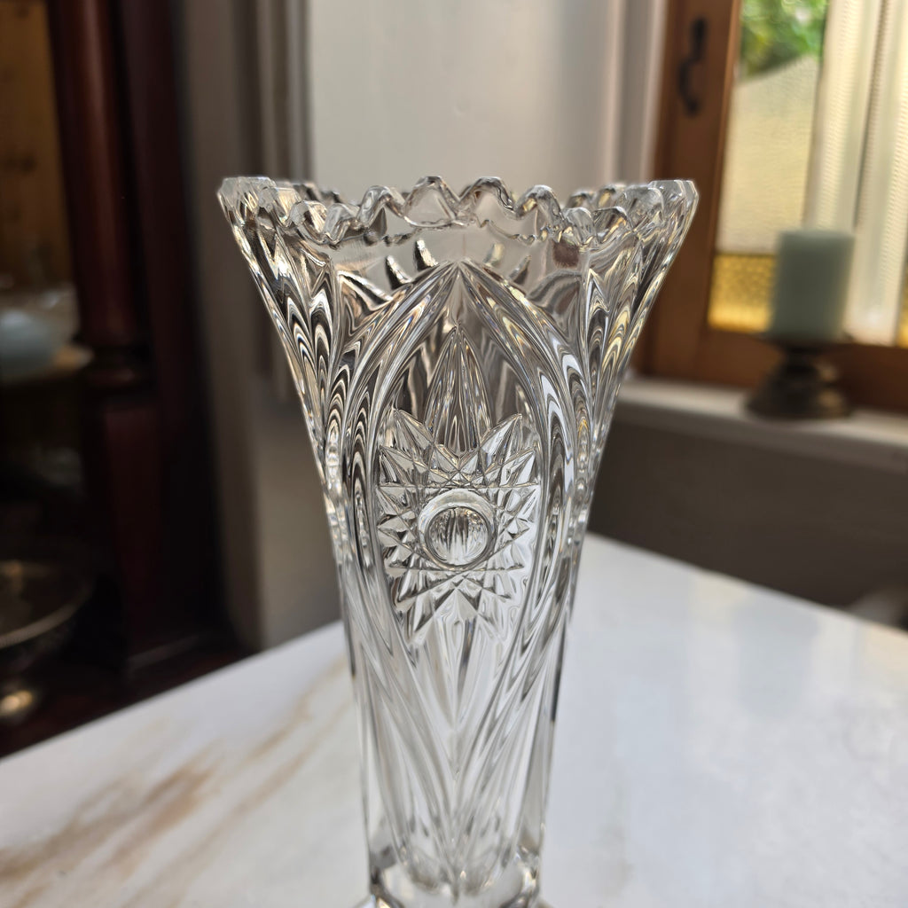 Klassische Kristallvase mit Edlem Sternschliff – Vintage Glasvase mit Standfuß & Wellenrand