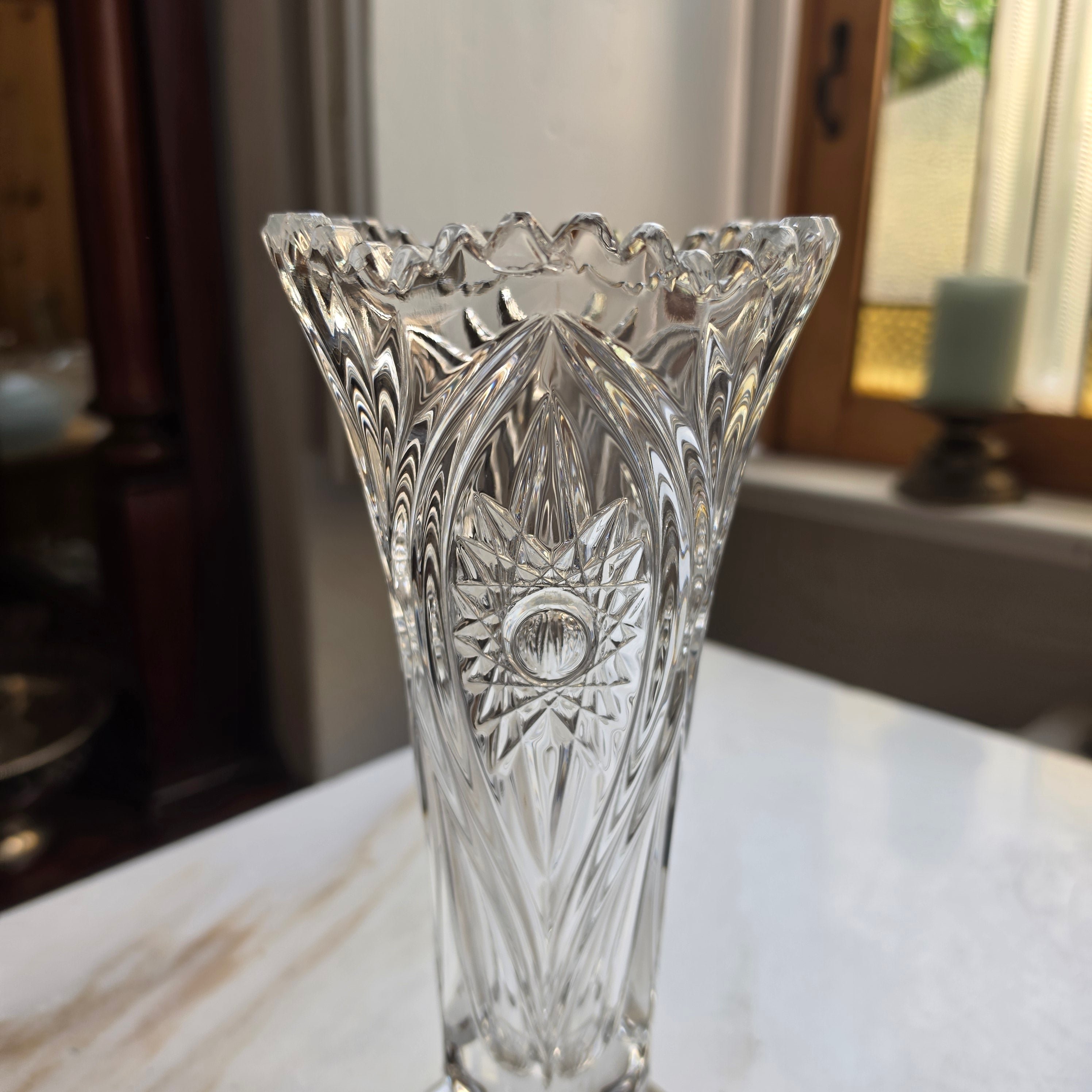 Klassische Kristallvase mit Edlem Sternschliff – Vintage Glasvase mit Standfuß & Wellenrand